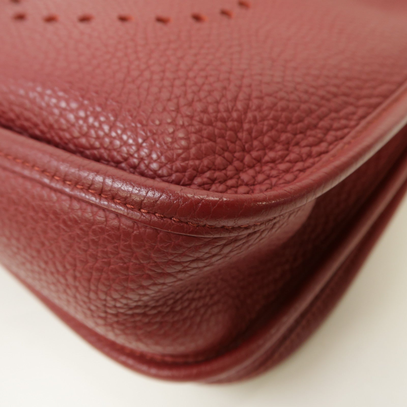 HERMES Clemence皮革Evelyne PM銀扣肩背袋紅寶石色