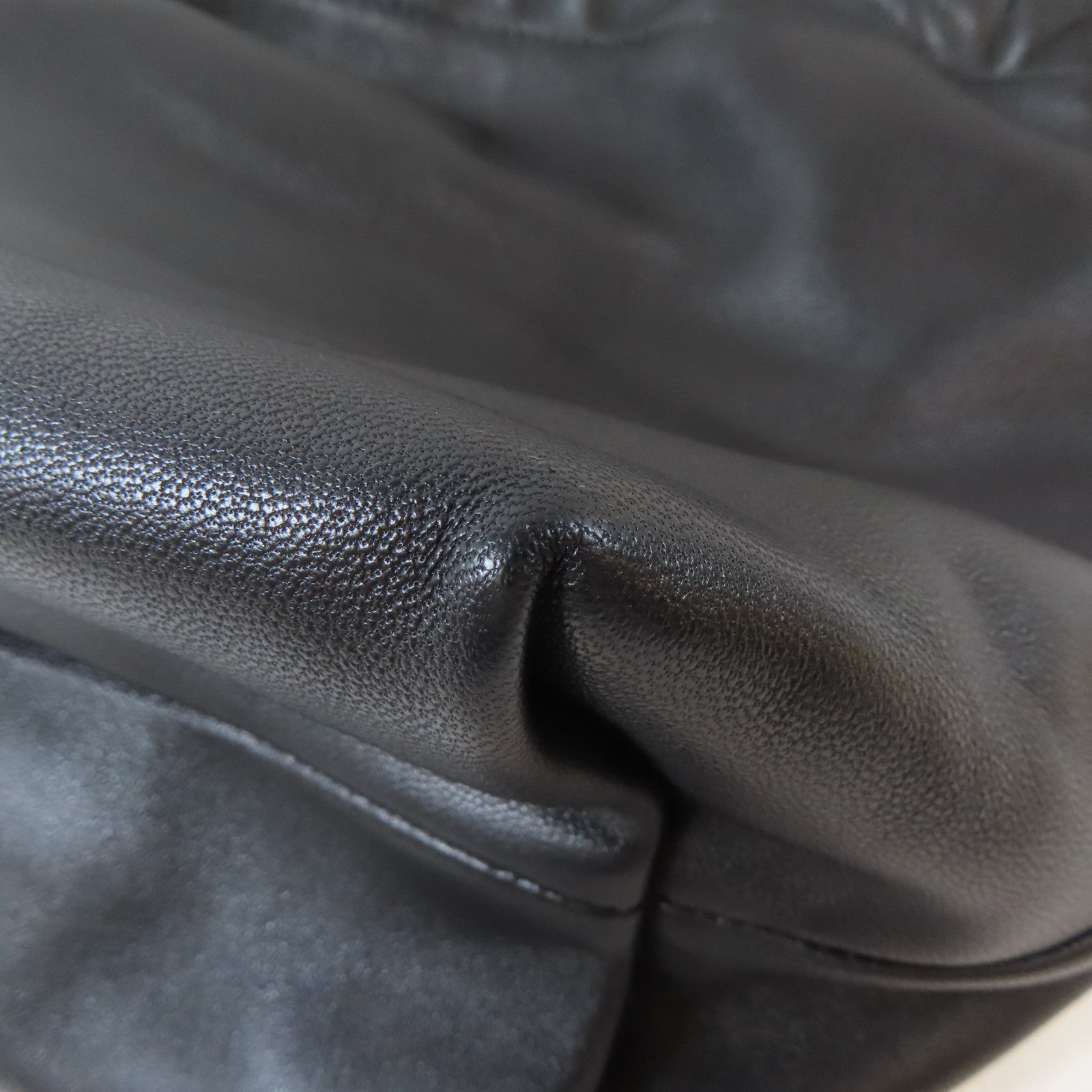 Valentino 牛皮皮革Tote Bag金扣手挽袋黑色