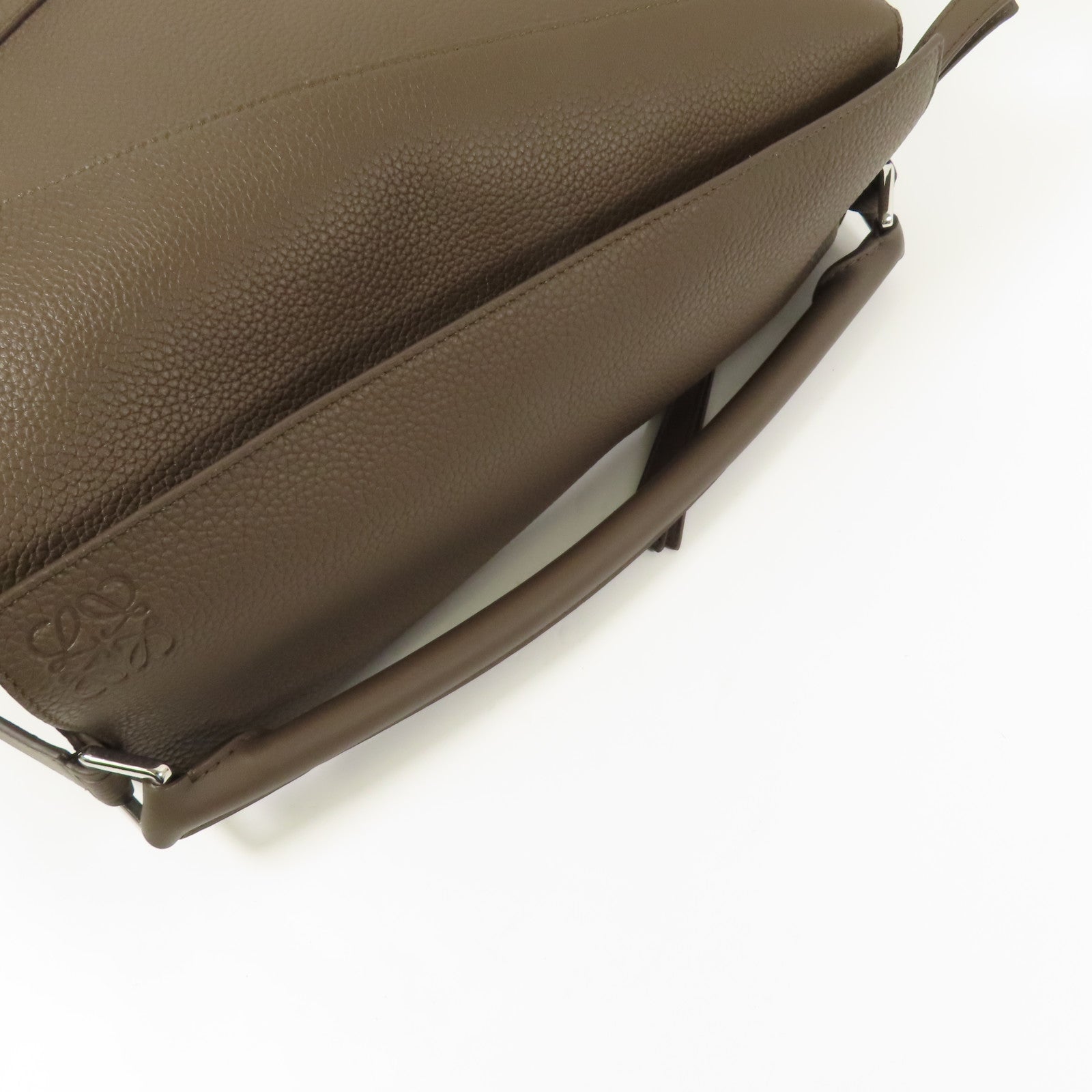 LOEWE 牛皮皮革Large Puzzle Edge銀扣手挽肩背兩用袋