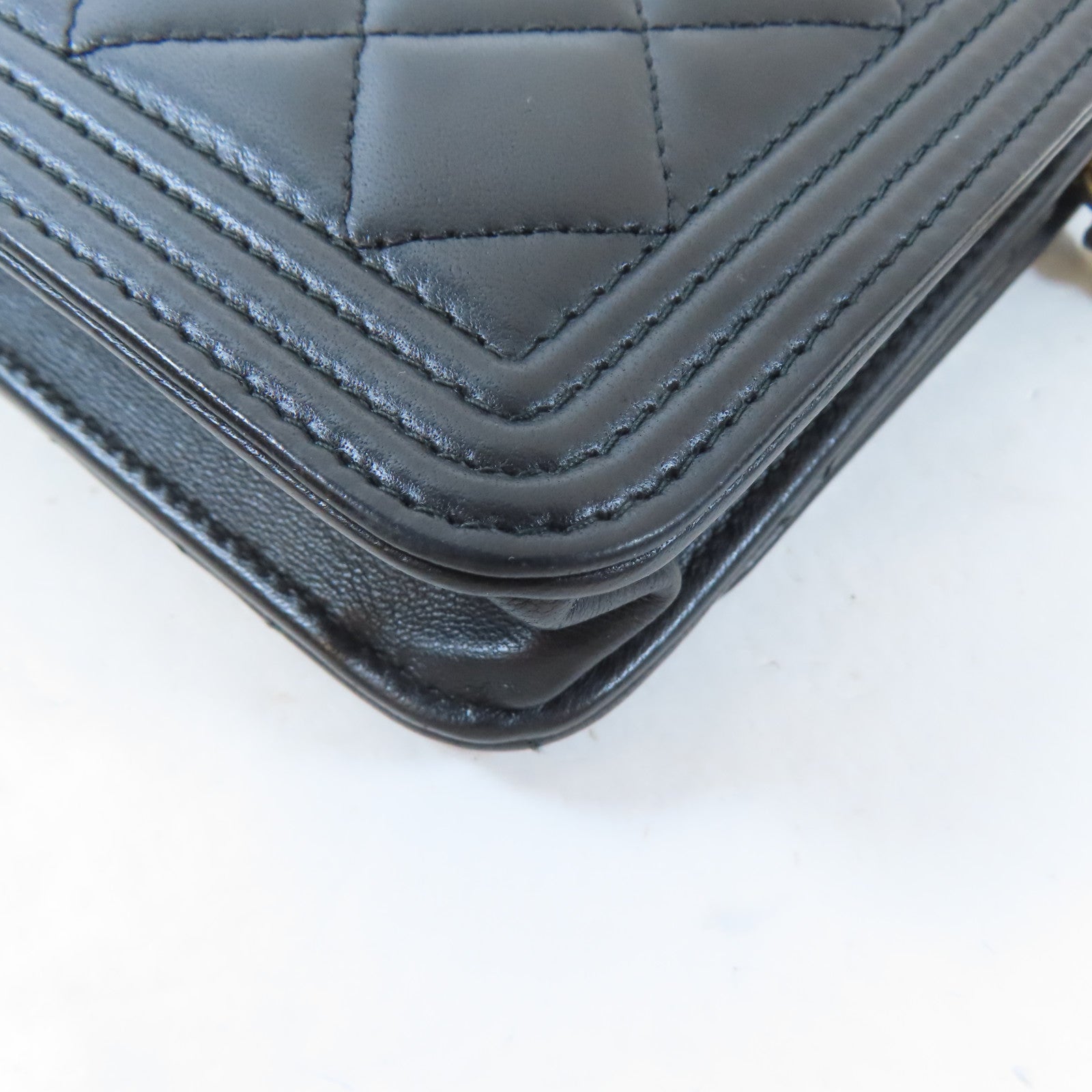 CHANEL 菱格皮革Boy Chanel Wallet On Chain金扣鏈帶肩背袋黑色