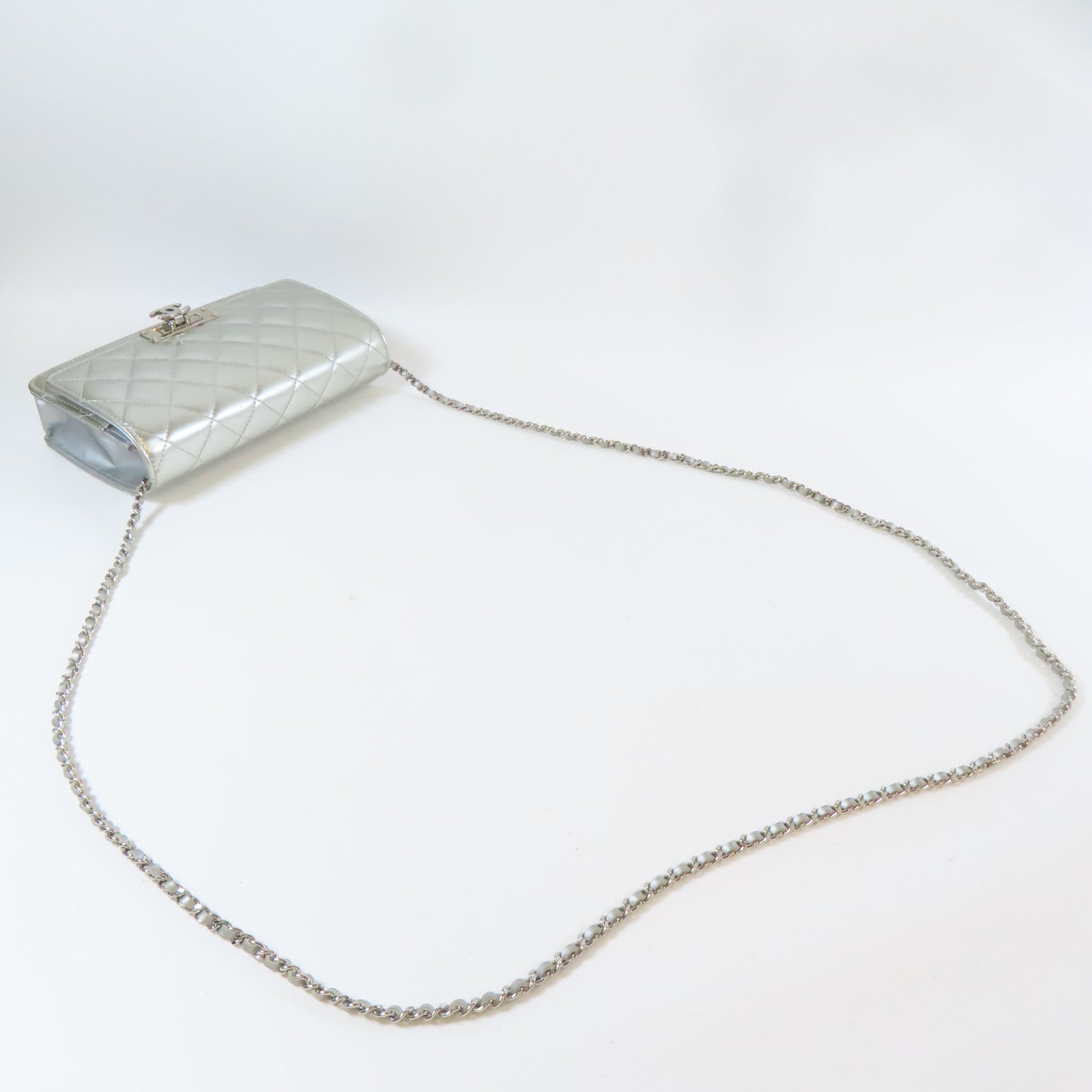 CHANEL 【清倉大減價】菱格漆皮皮革Wallet On Chain銀扣鏈帶肩背袋銀色