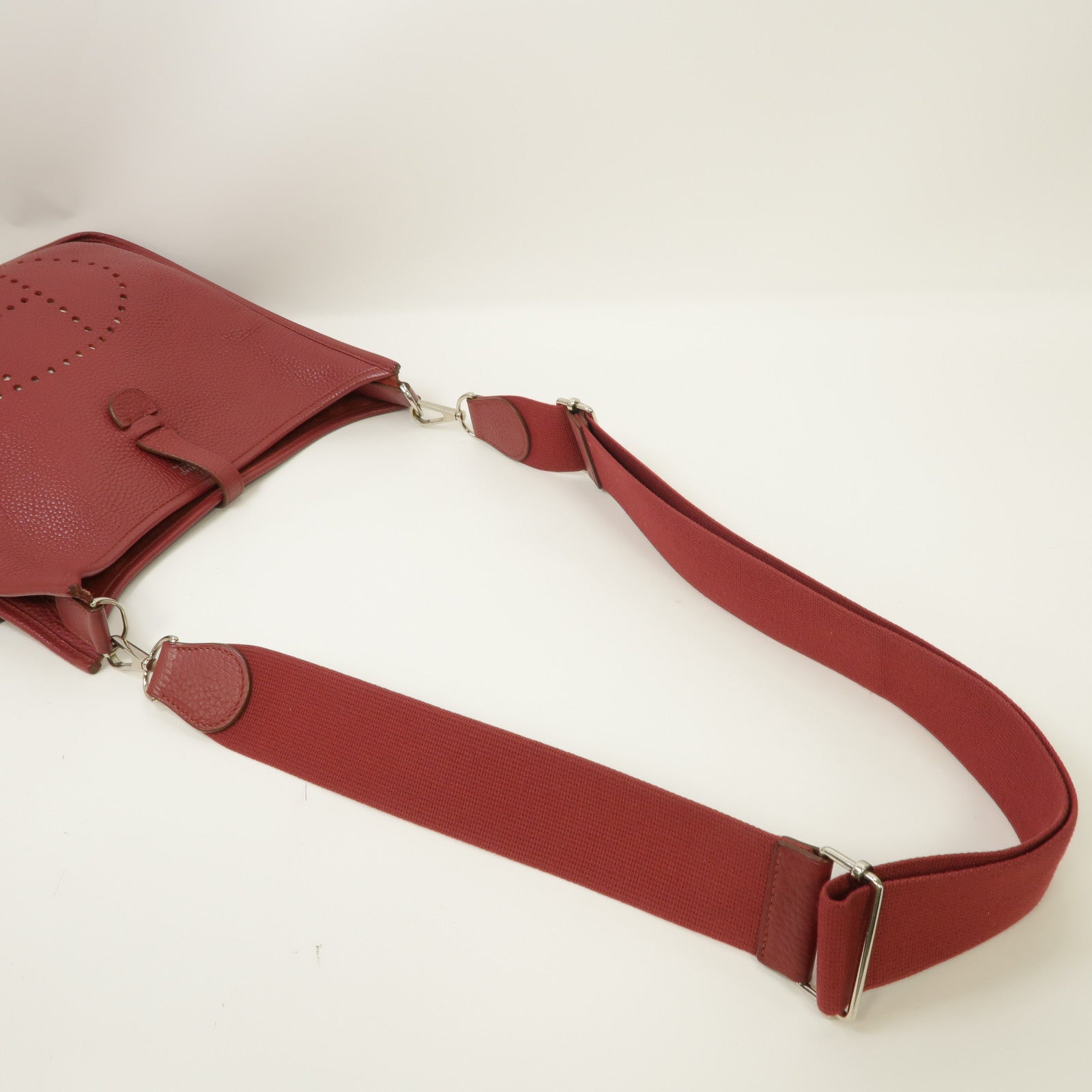 HERMES Clemence皮革Evelyne PM銀扣肩背袋紅寶石色