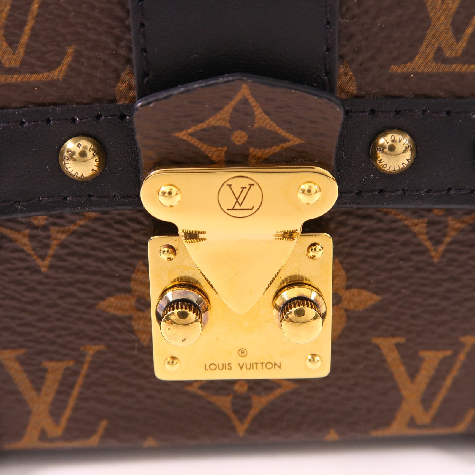 LOUIS VUITTON Monogram Macassar Essential Trunk金扣掛飾