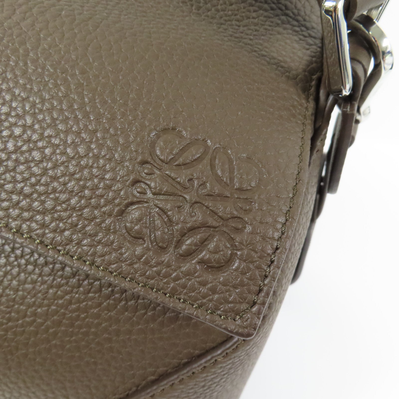 LOEWE 牛皮皮革Large Puzzle Edge銀扣手挽肩背兩用袋