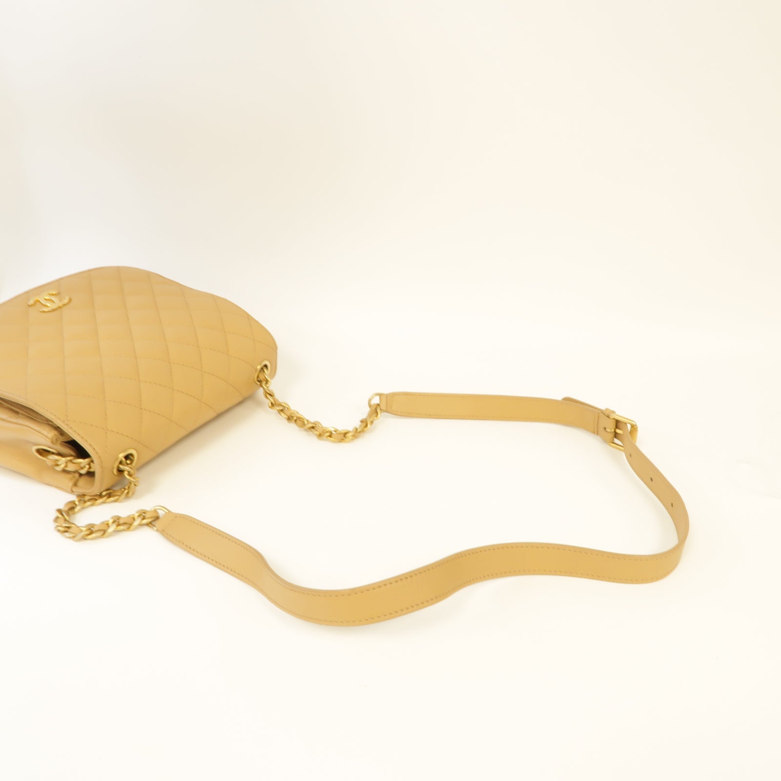 CHANEL 【激減優惠】菱格羊皮皮革Chain Shoulder金扣鏈帶肩背袋米色