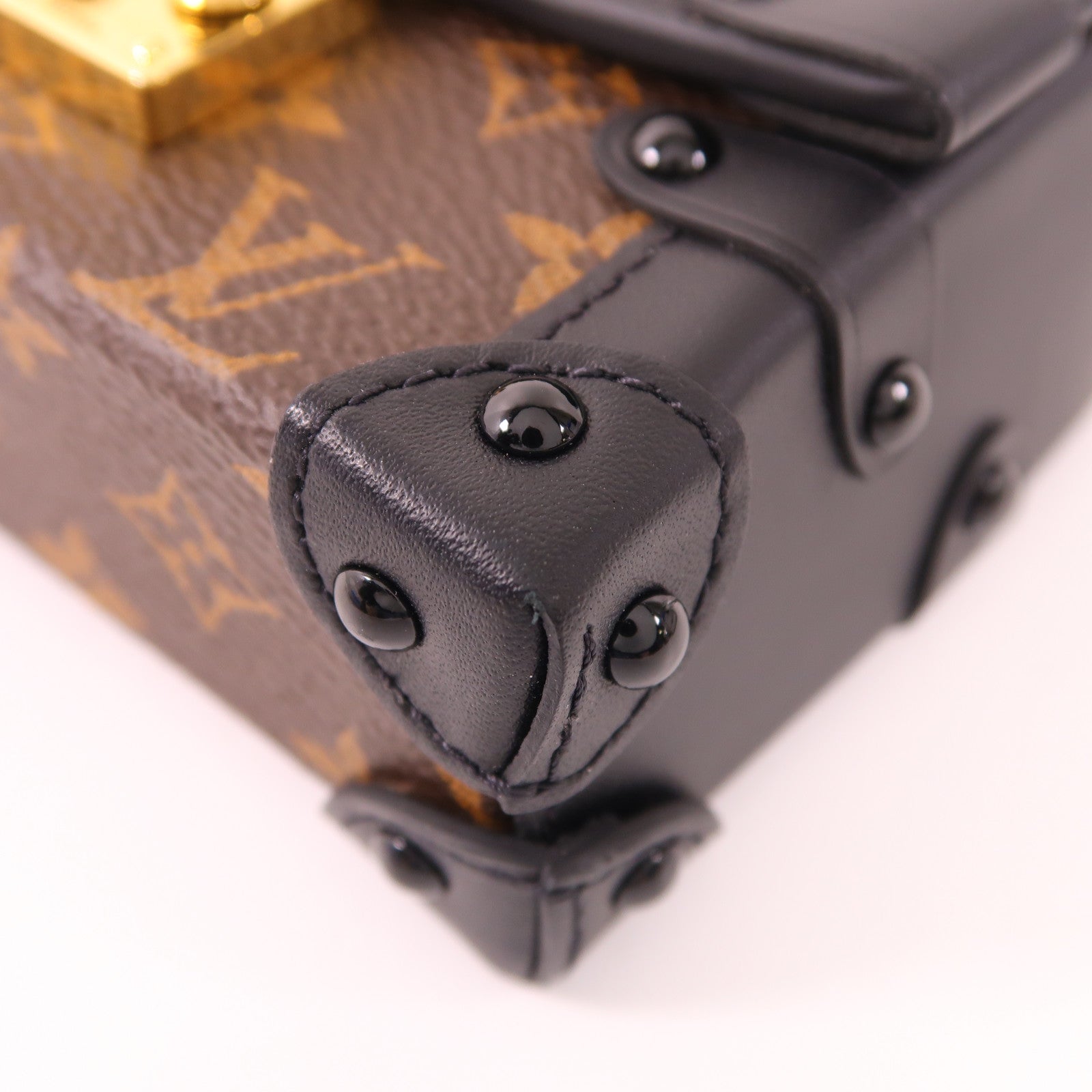 LOUIS VUITTON Monogram Macassar Essential Trunk金扣掛飾