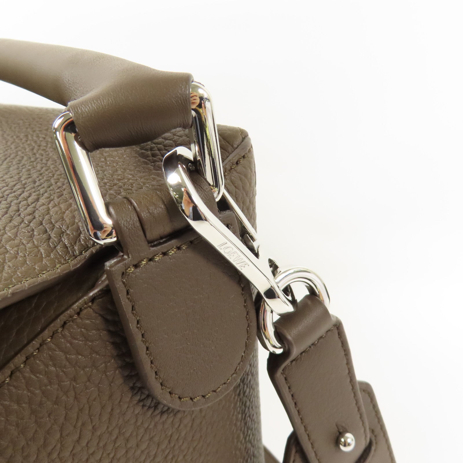 LOEWE 牛皮皮革Large Puzzle Edge銀扣手挽肩背兩用袋