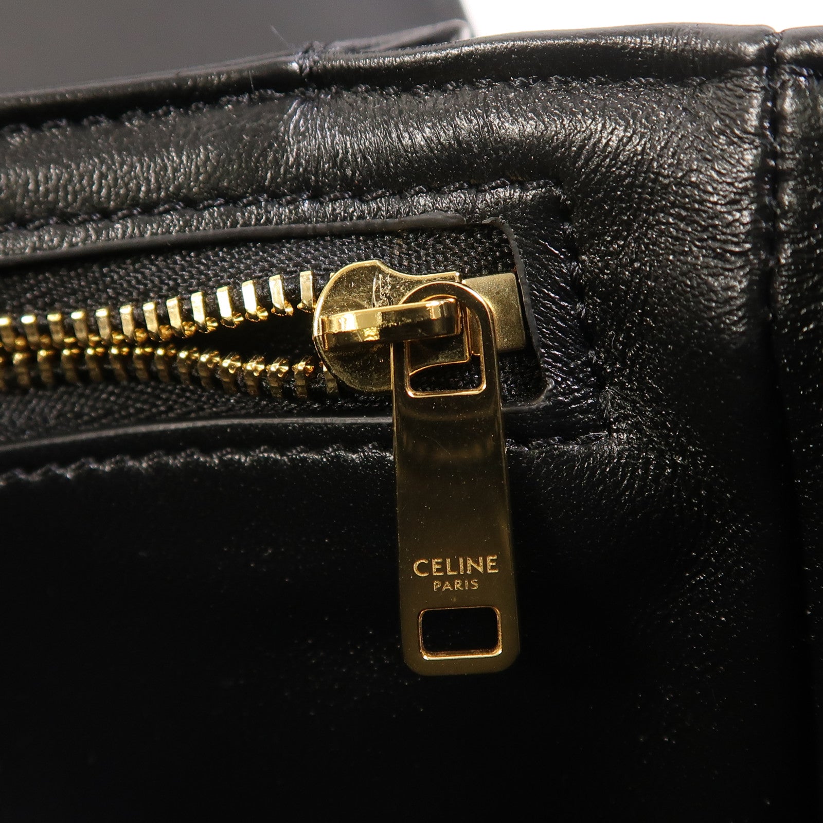 CELINE 牛皮皮革Classique Triomphe金扣肩背袋