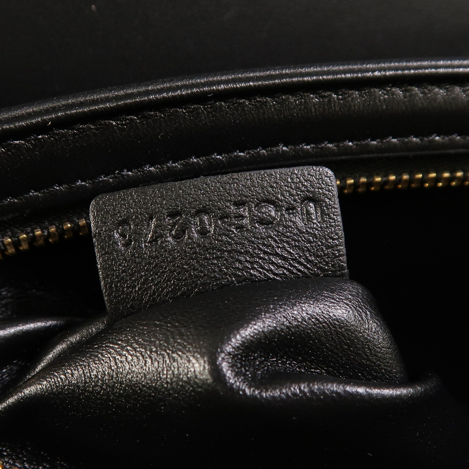 CELINE 牛皮皮革Classique Triomphe金扣肩背袋