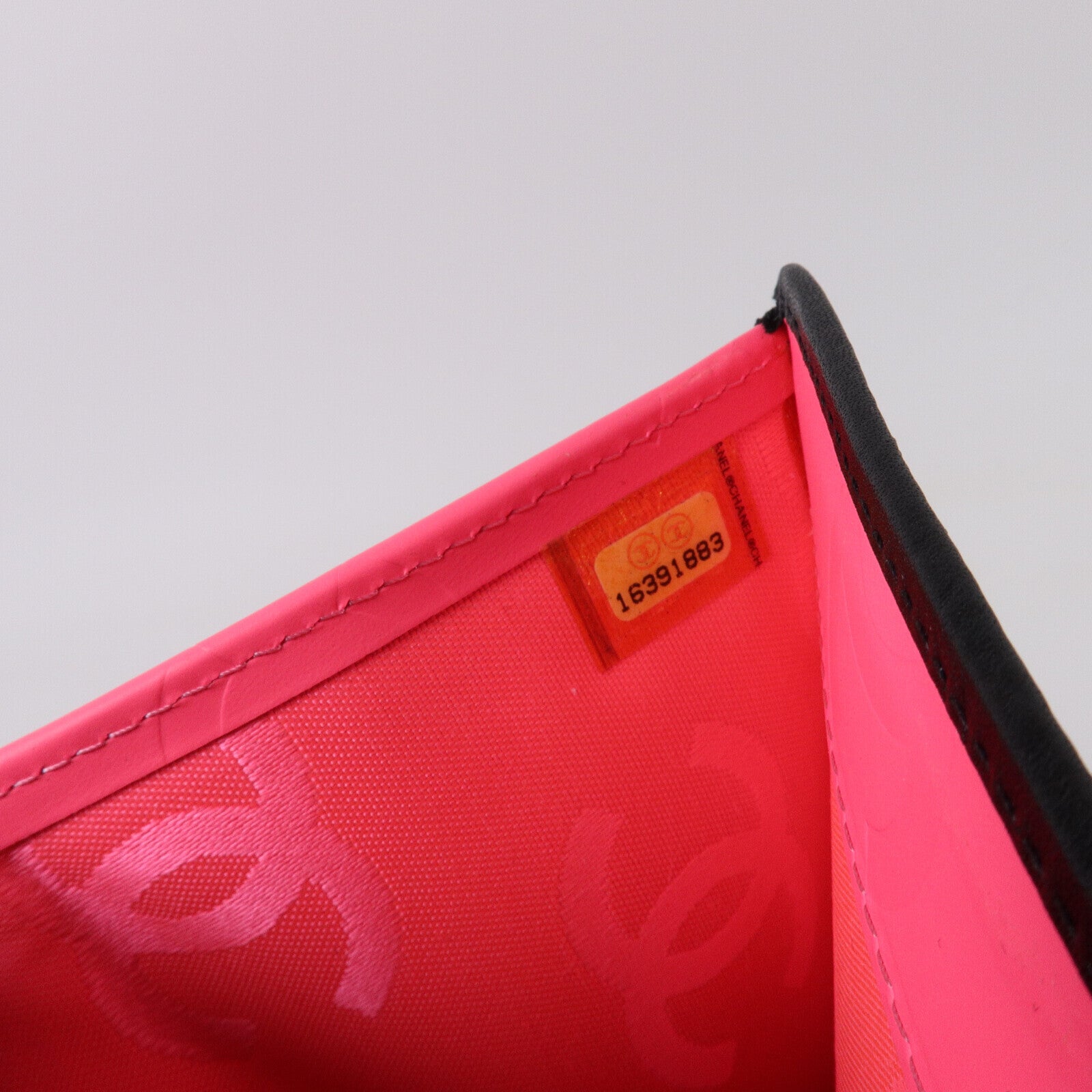 CHANEL 牛皮皮革Cambon Wallet銀扣長錢包