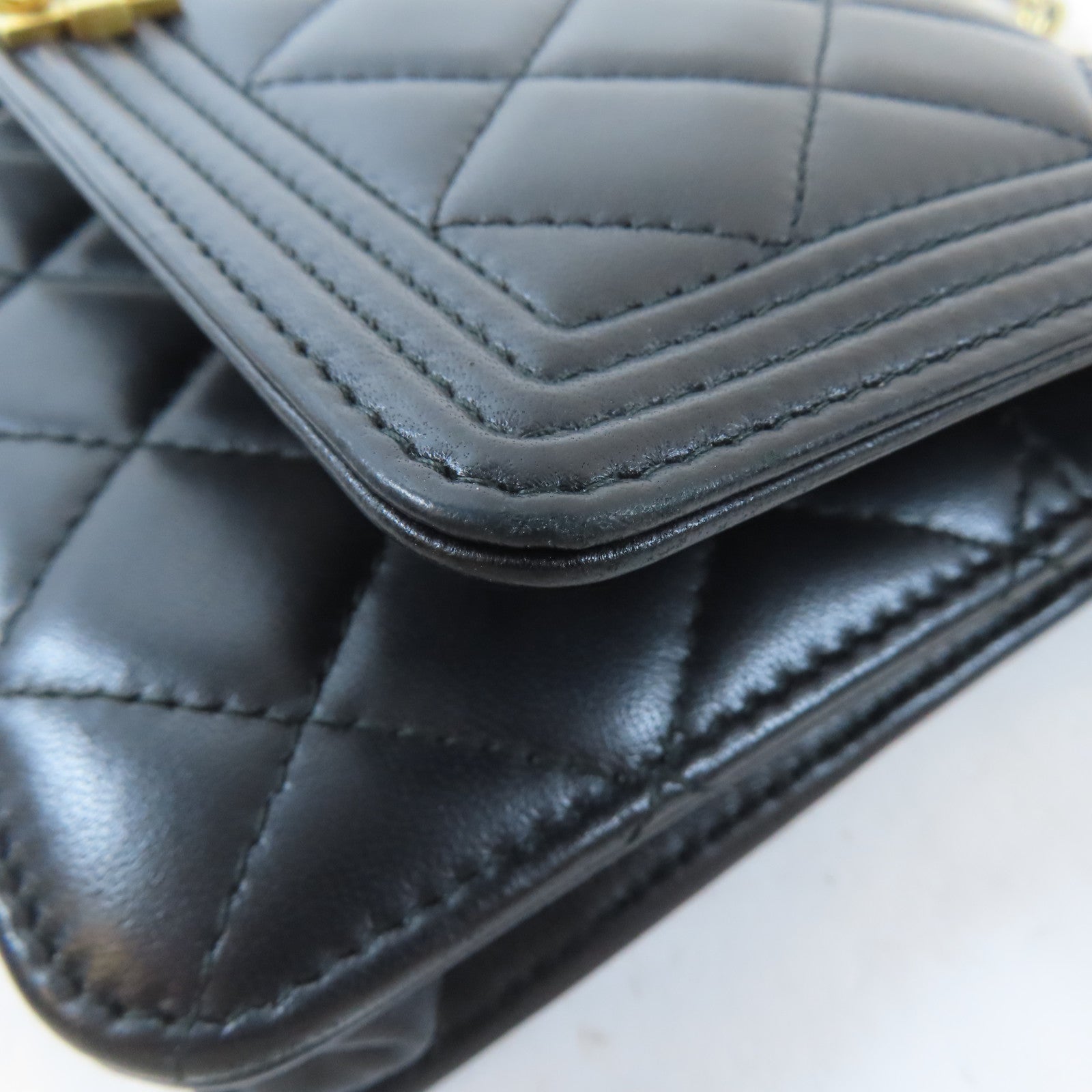 CHANEL 菱格皮革Boy Chanel Wallet On Chain金扣鏈帶肩背袋黑色