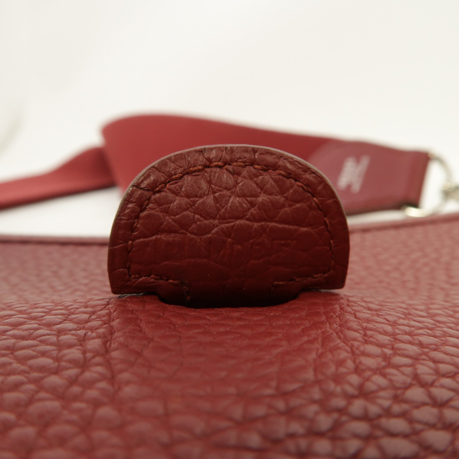 HERMES Clemence皮革Evelyne PM銀扣肩背袋紅寶石色
