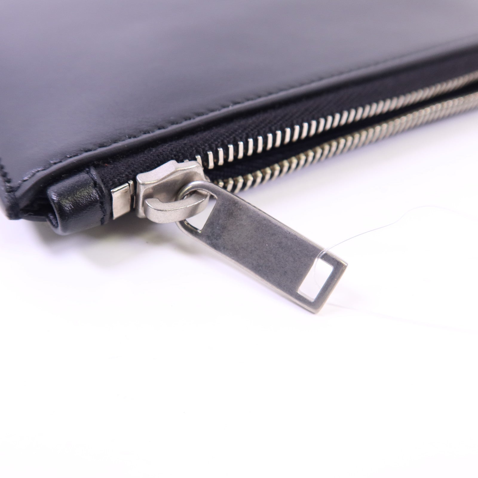 SAINT LAURENT 牛皮皮革Pouch銀扣手拿包