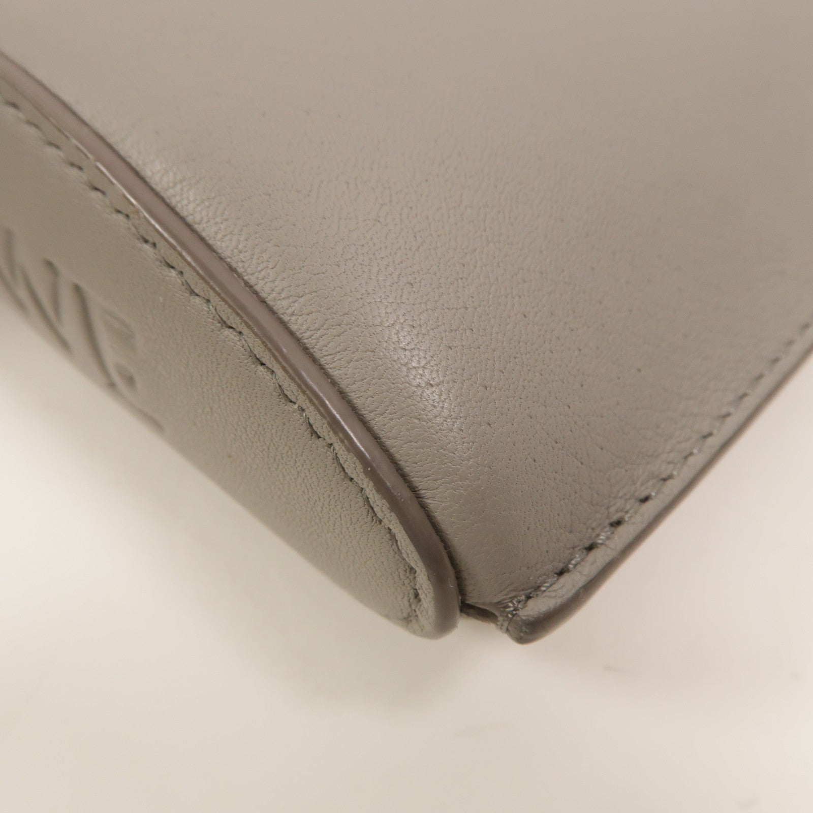 LOEWE 牛皮皮革Dice Pocker肩背袋
