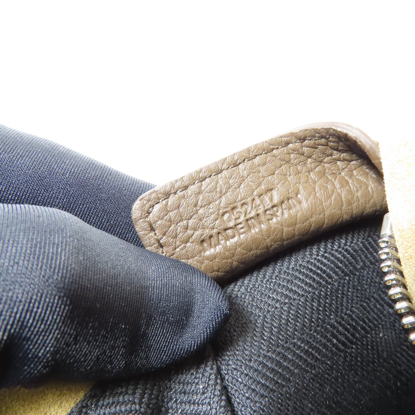 LOEWE 牛皮皮革Large Puzzle Edge銀扣手挽肩背兩用袋