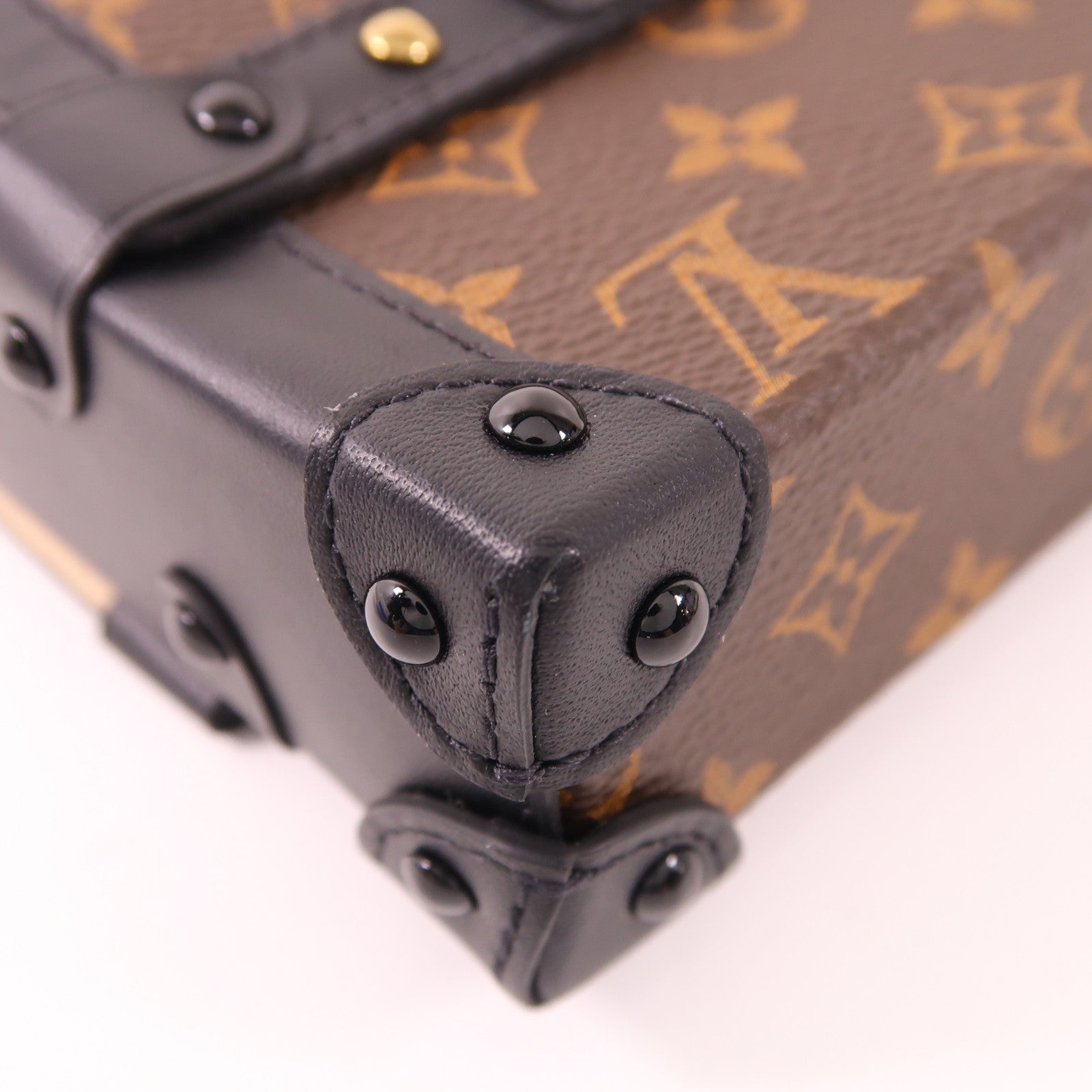 LOUIS VUITTON Monogram Macassar Essential Trunk金扣掛飾