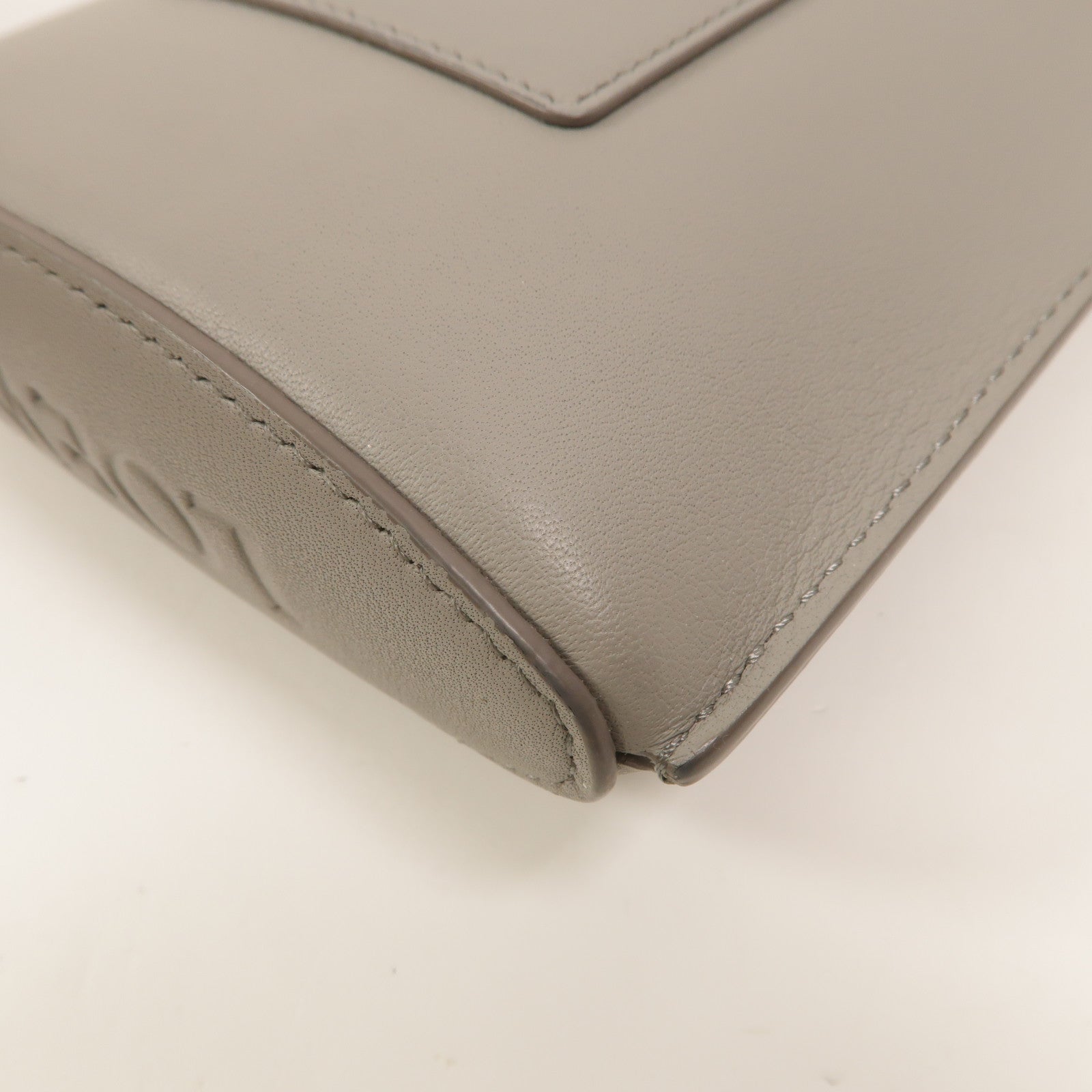 LOEWE 牛皮皮革Dice Pocker肩背袋