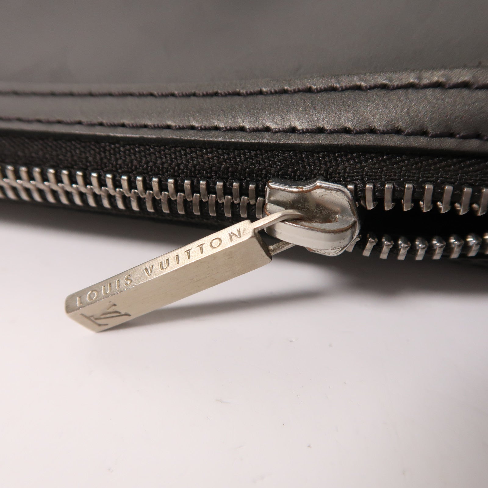 LOUIS VUITTON Monogram Matt Sutter銀扣肩背袋