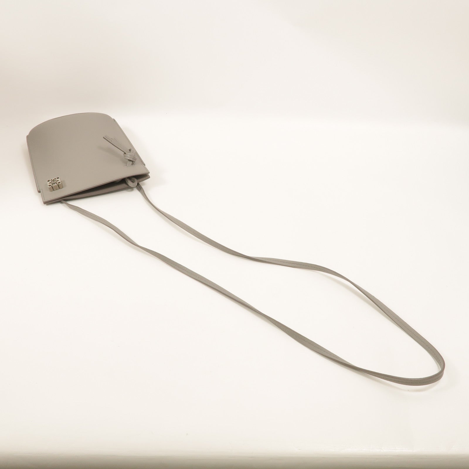 LOEWE 牛皮皮革Dice Pocker肩背袋
