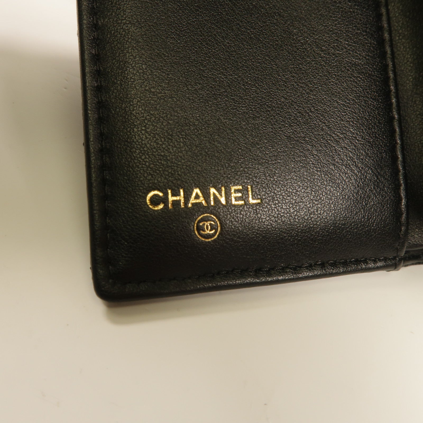 CHANEL 牛皮皮革Boy Wallet金扣錢包