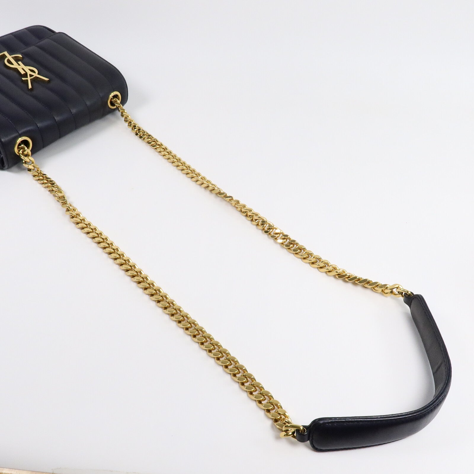 YVES SAINT LAURENT 牛皮皮革Vicky Medium鏈帶肩背袋