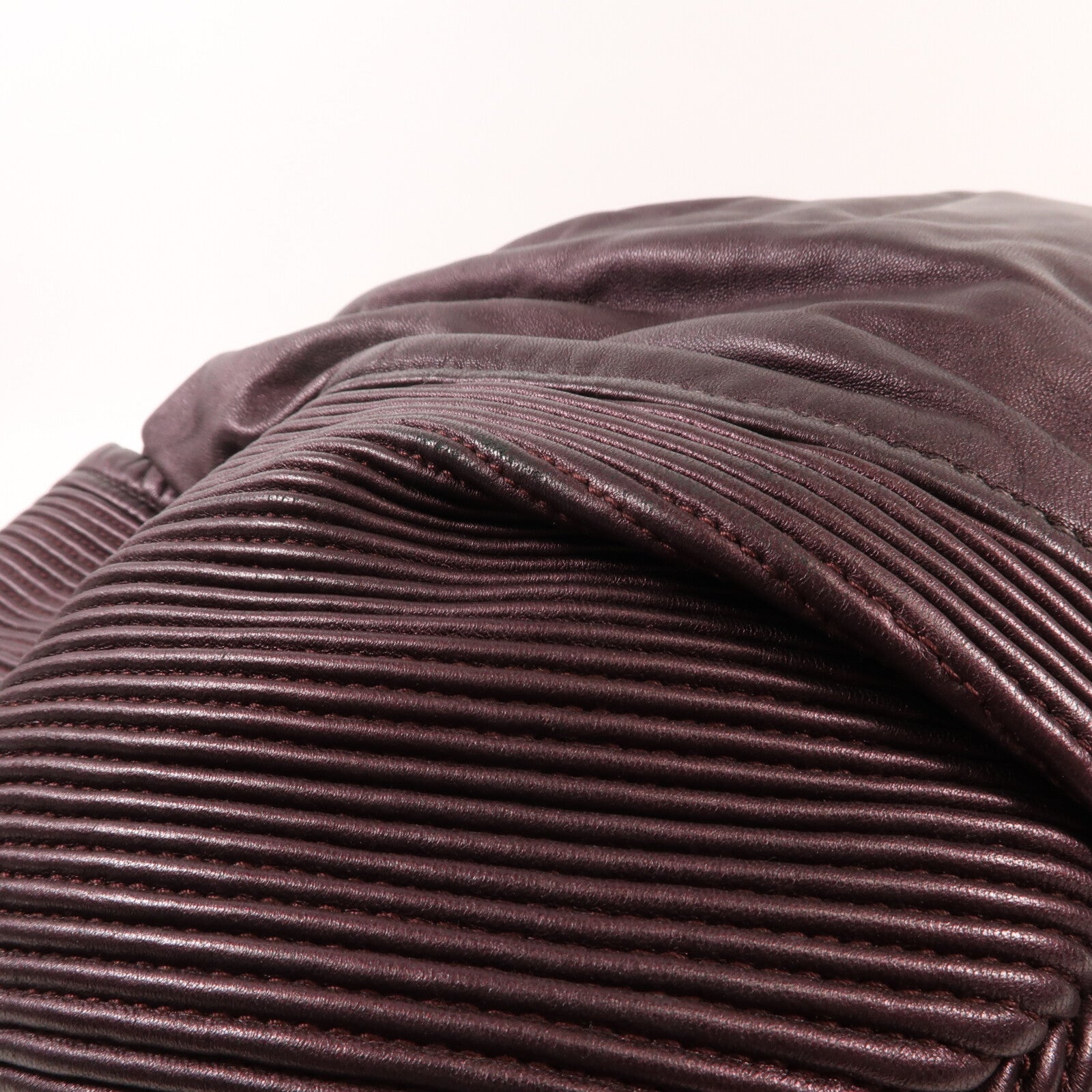 Miu Miu 牛皮皮革Tote Bag銀扣手挽袋