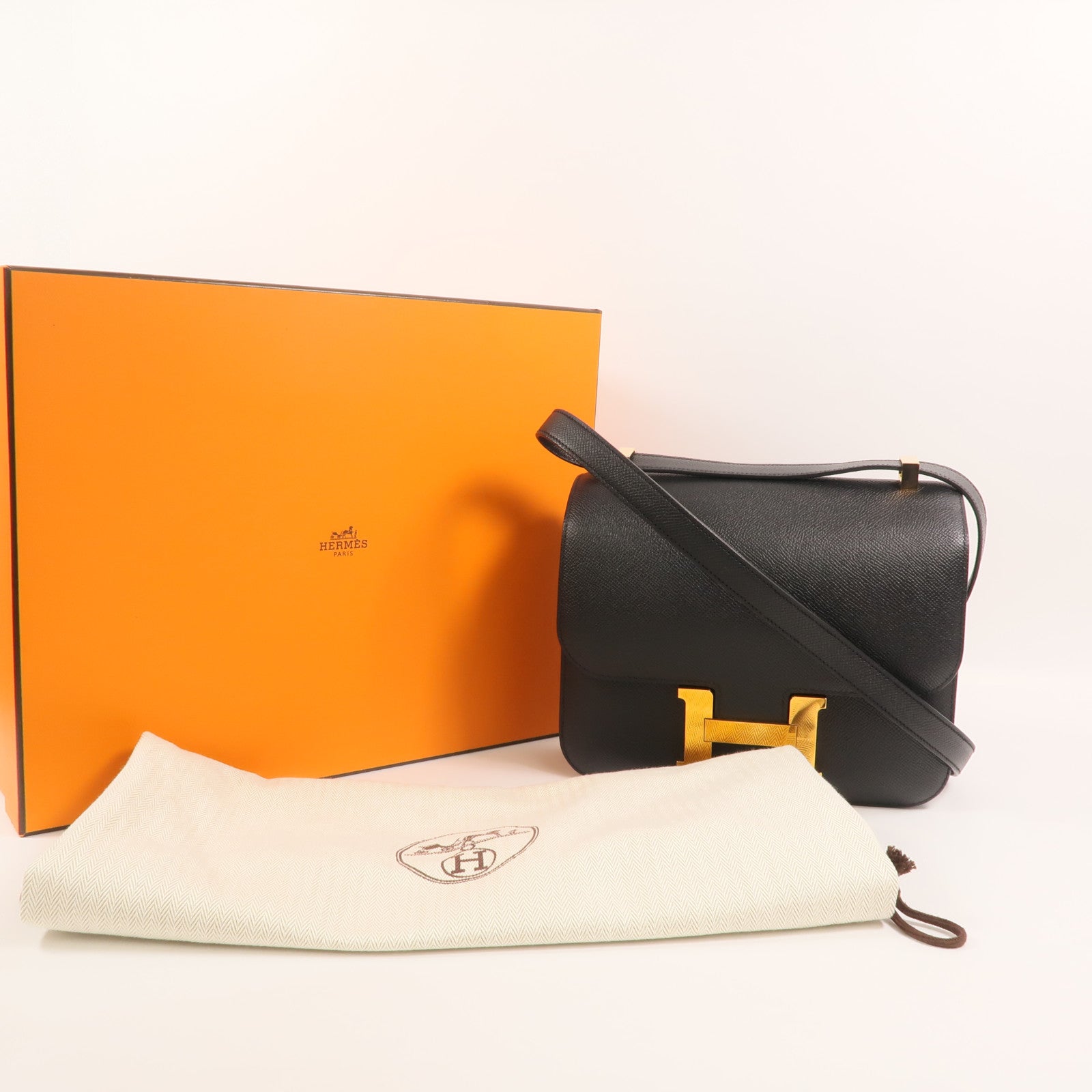 HERMES Epsom皮革Constance 24肩背袋Noir
