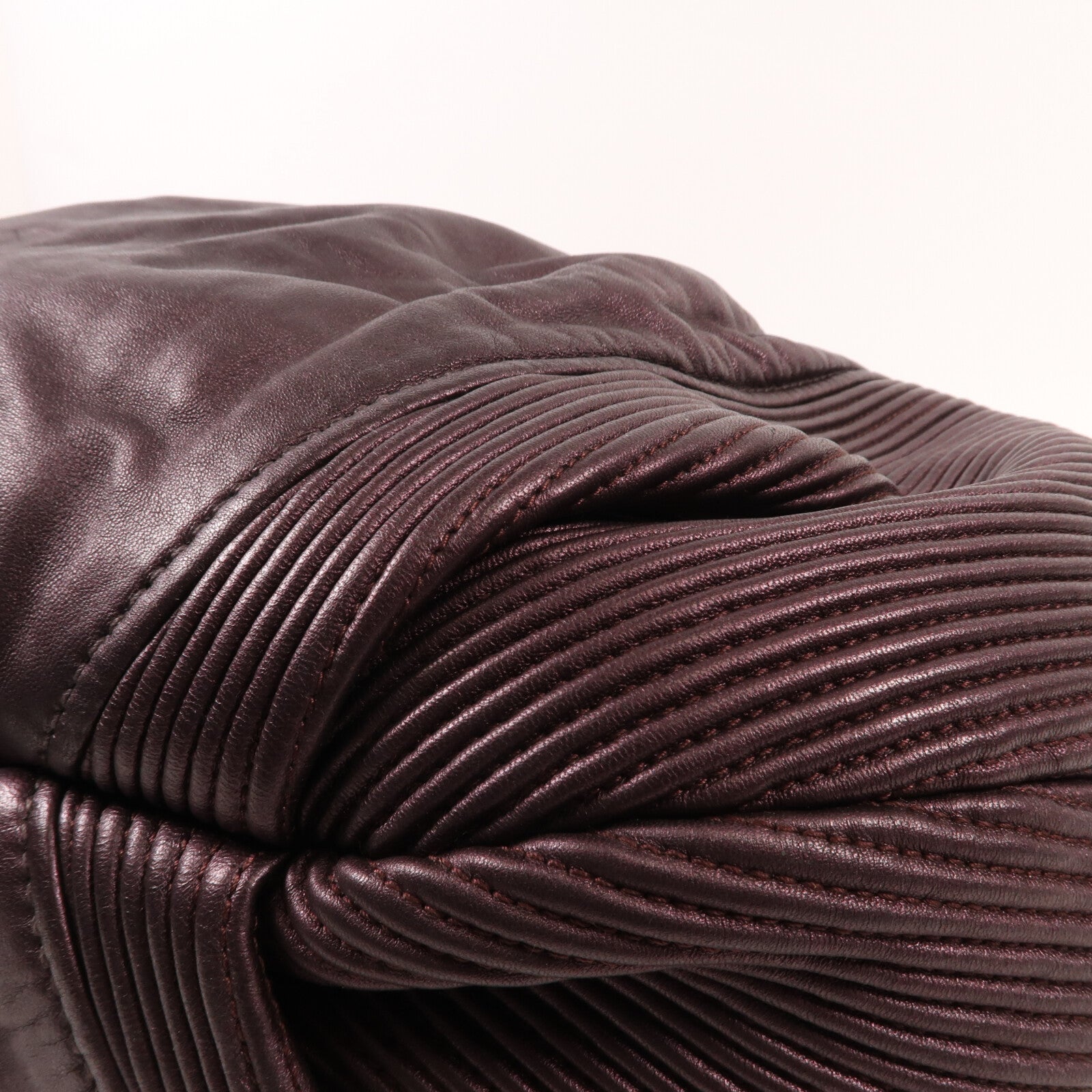 Miu Miu 牛皮皮革Tote Bag銀扣手挽袋