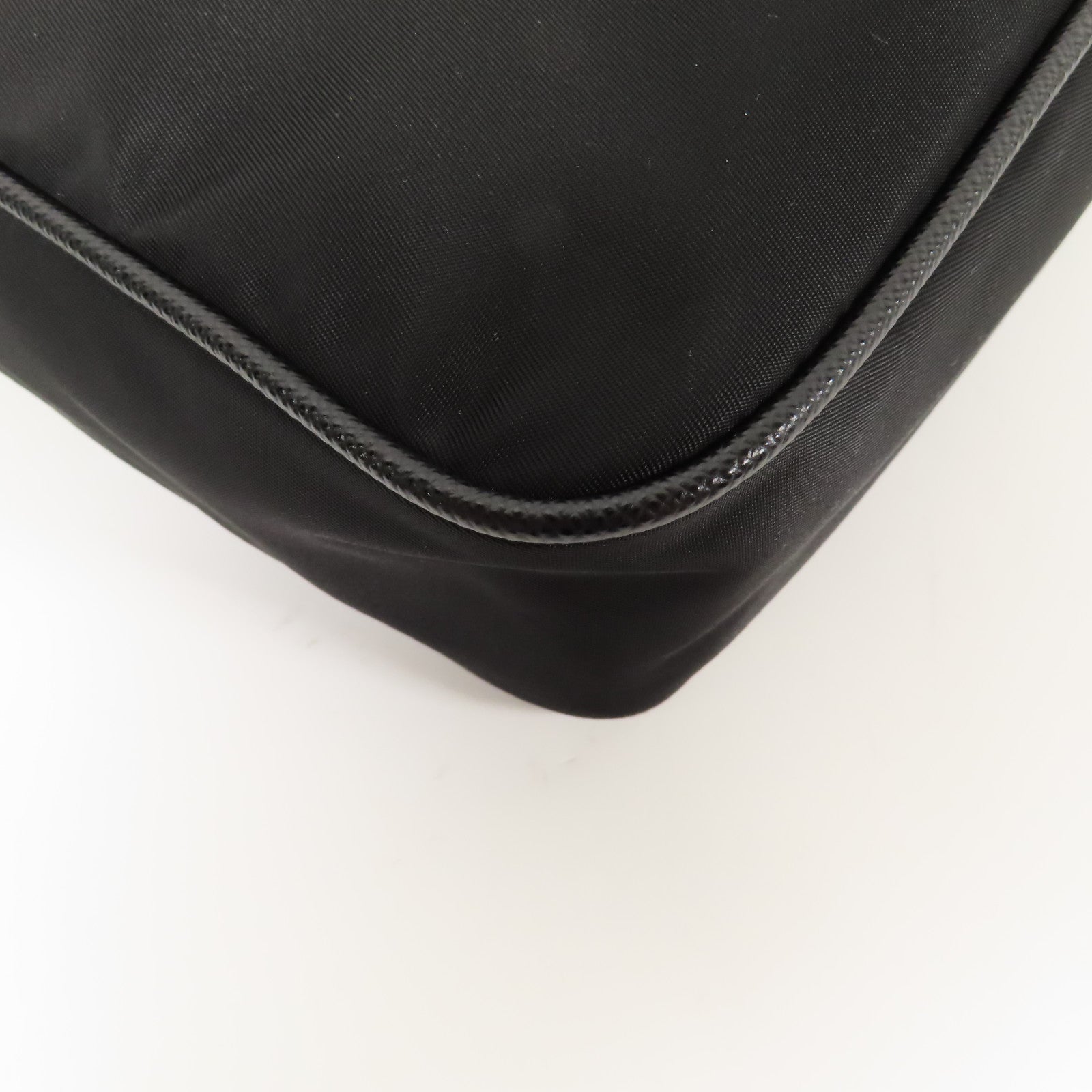 PRADA 尼龍/Saffiano皮革Re-Nylon and Saffiano Shoulder Bag銀扣肩背袋