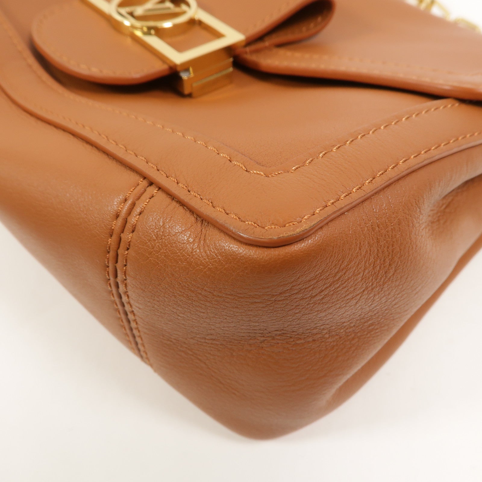 LOUIS VUITTON 牛皮皮革Dauphine Soft MM鏈帶手挽肩背兩用袋
