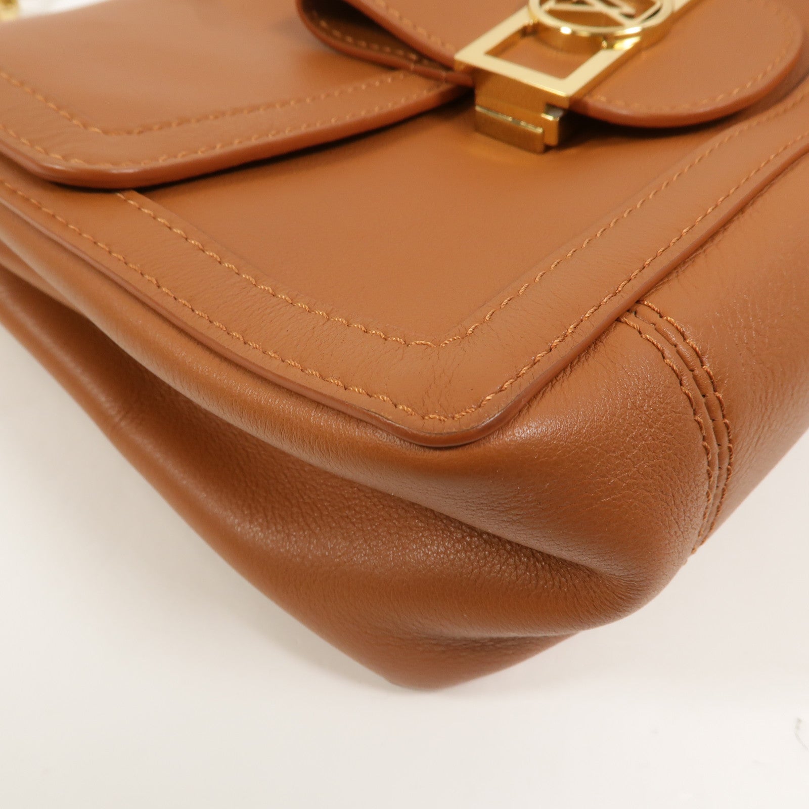 LOUIS VUITTON 牛皮皮革Dauphine Soft MM鏈帶手挽肩背兩用袋