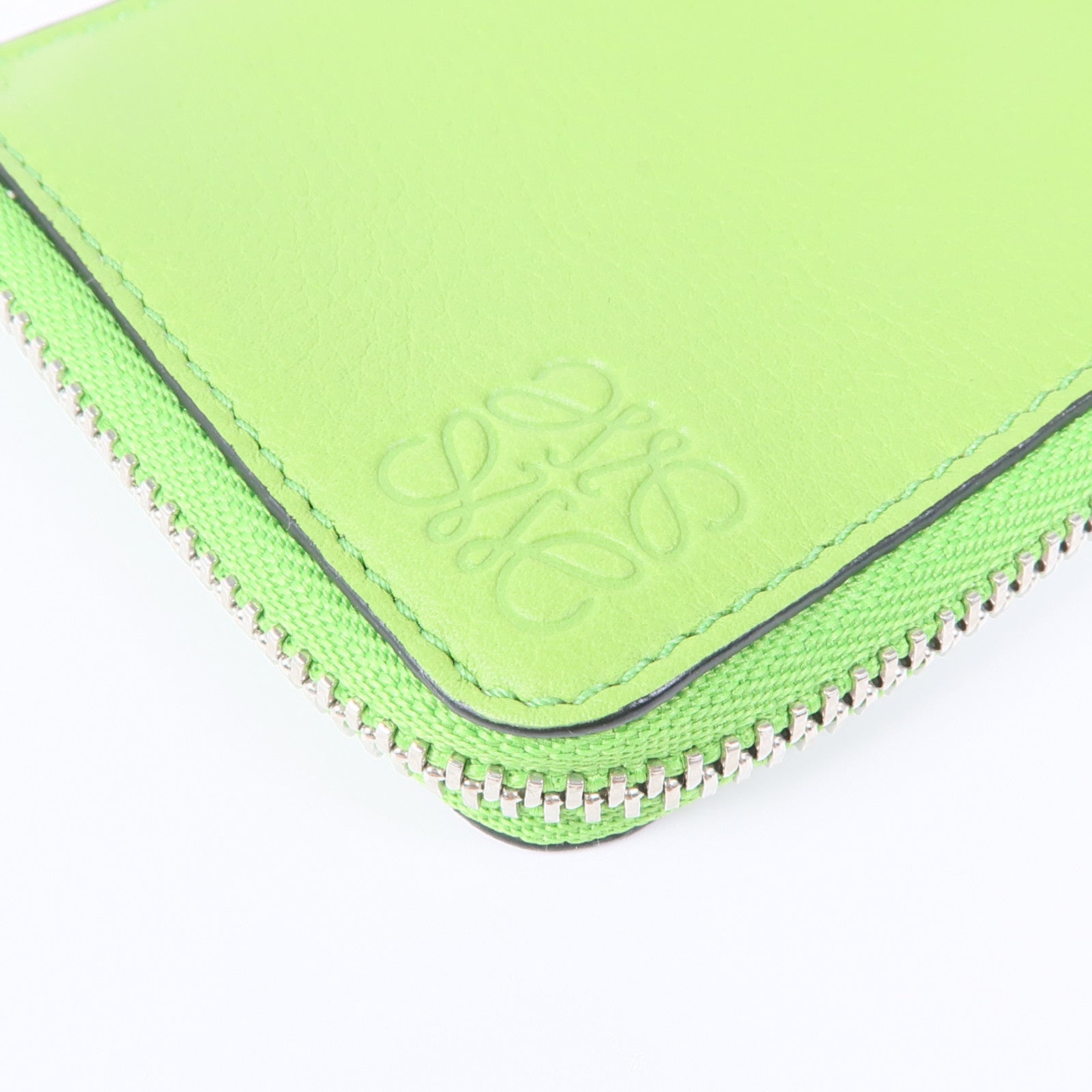 LOEWE 牛皮皮革Loewe X Totoro銀扣卡片套