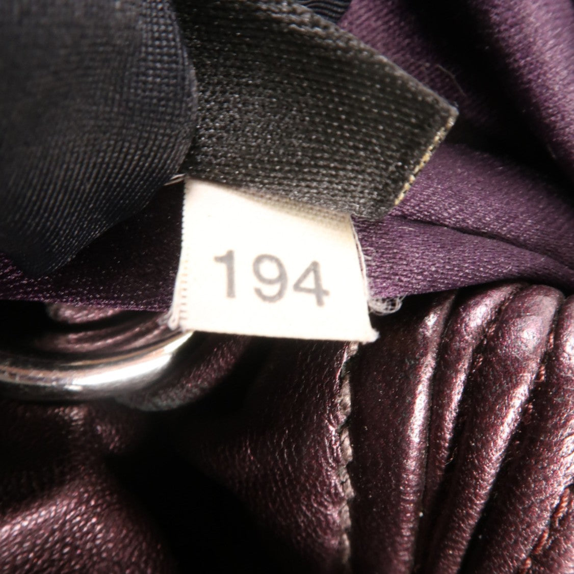 Miu Miu 牛皮皮革Tote Bag銀扣手挽袋