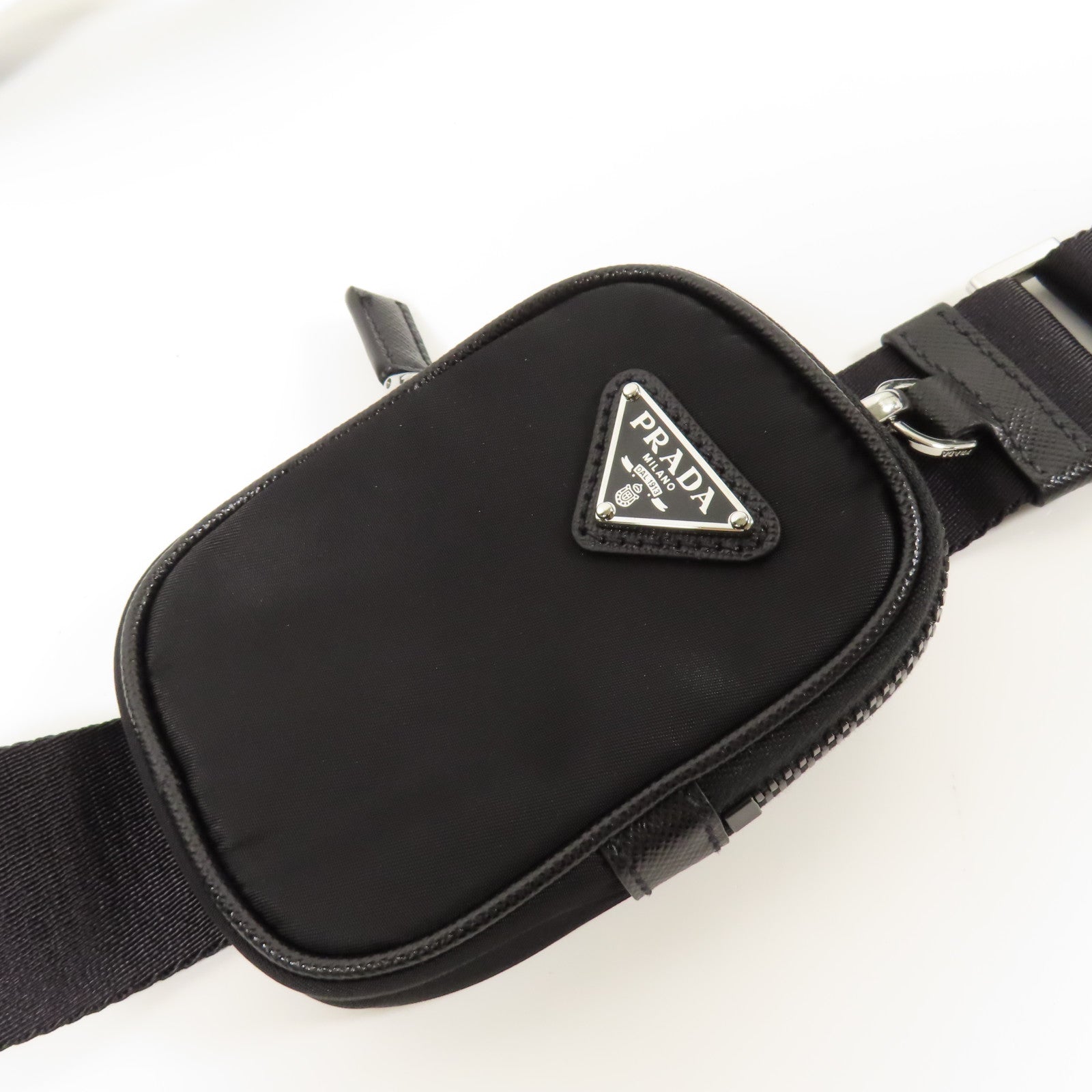 PRADA 尼龍/Saffiano皮革Re-Nylon and Saffiano Shoulder Bag銀扣肩背袋