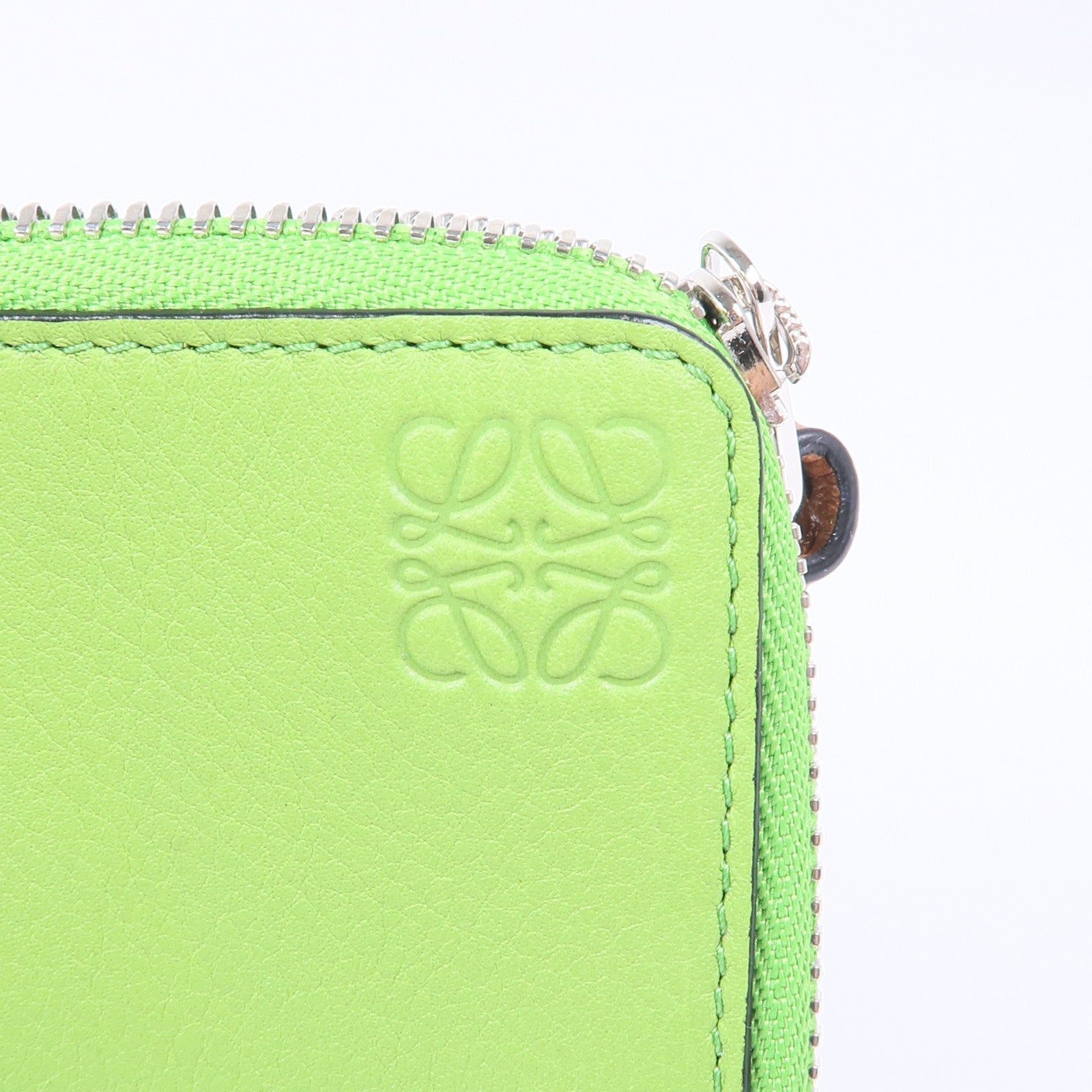 LOEWE 牛皮皮革Loewe X Totoro銀扣卡片套