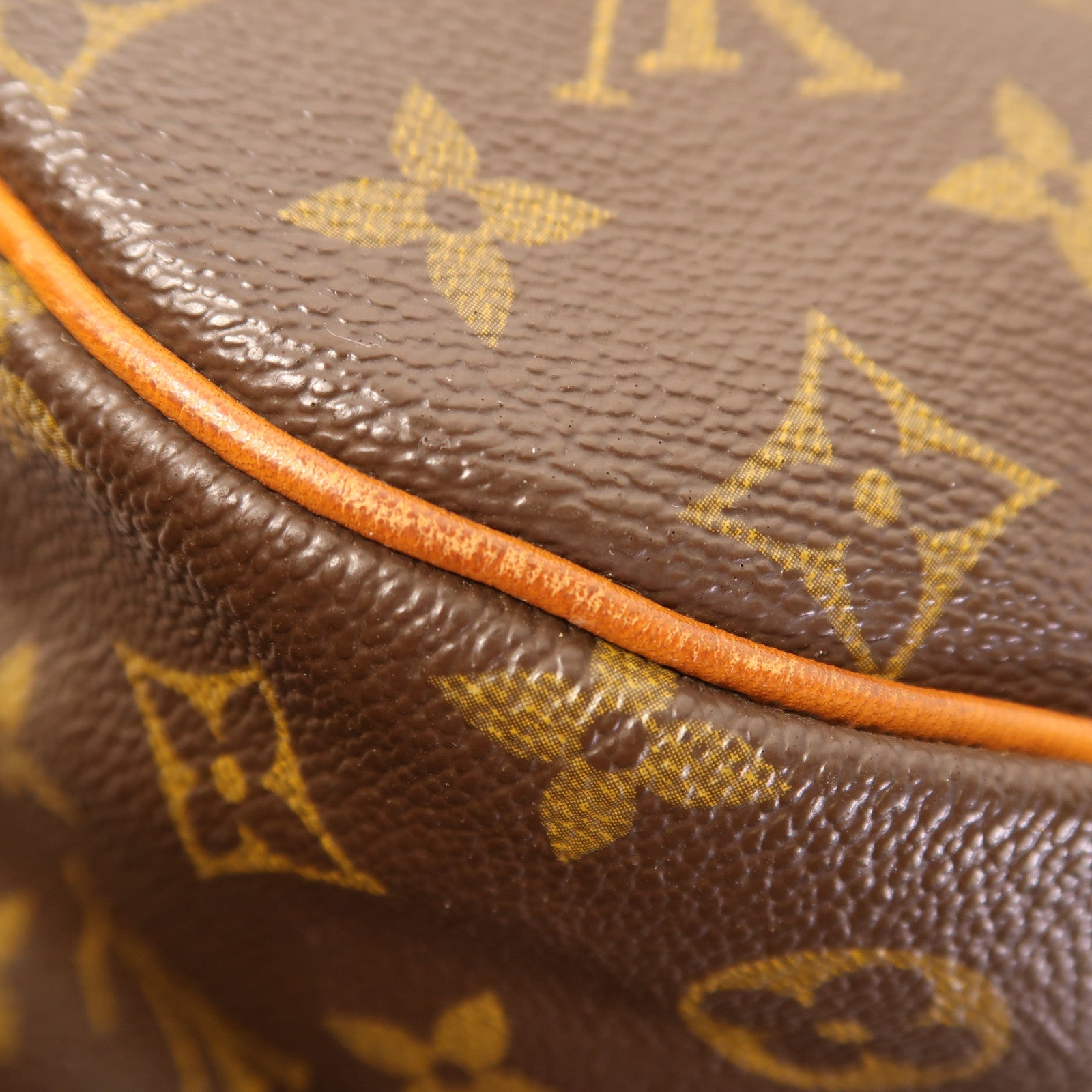 LOUIS VUITTON Monogram Saumur 30金扣肩背袋
