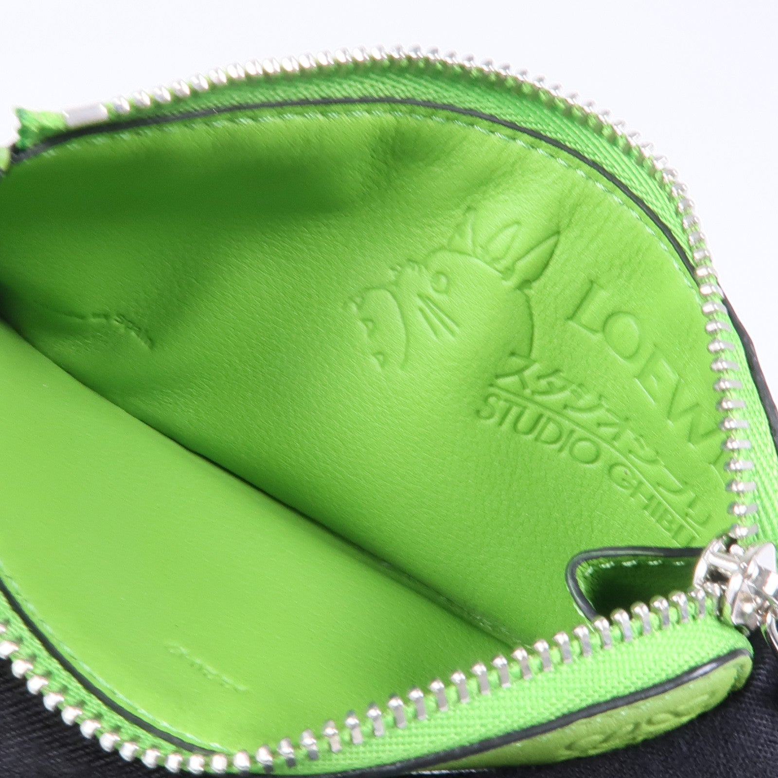 LOEWE 牛皮皮革Loewe X Totoro銀扣卡片套