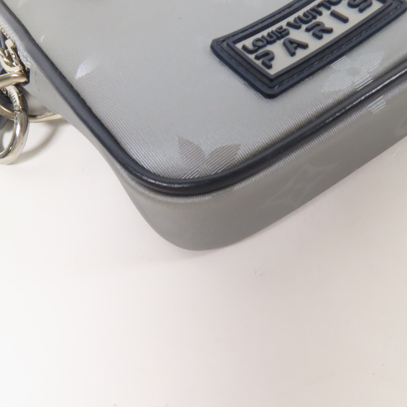 LOUIS VUITTON 塗層帆布Satellite Alpha銀扣手拿包