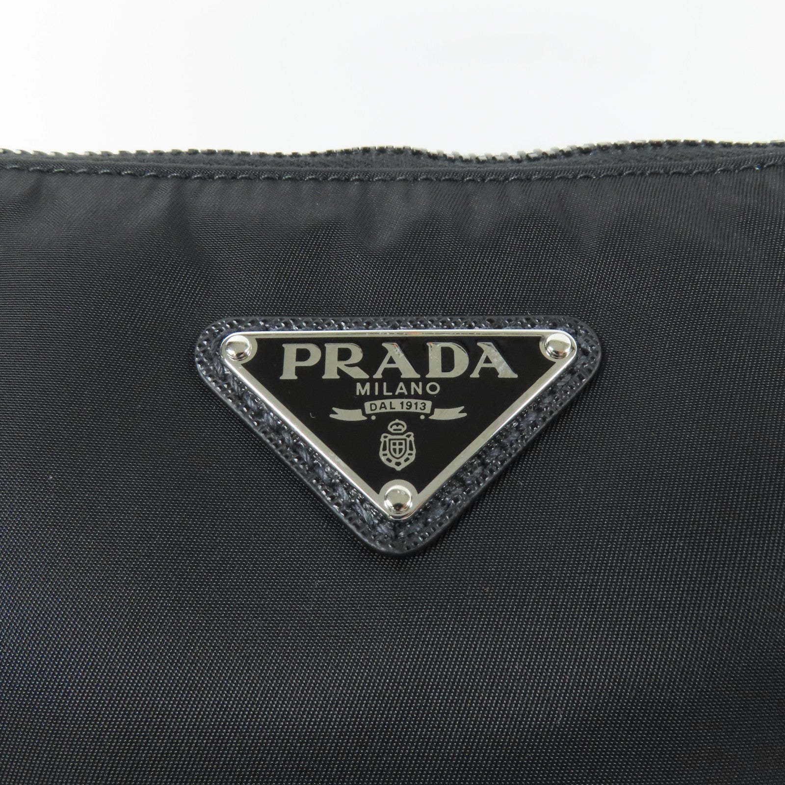PRADA 尼龍/Saffiano皮革Re-Nylon and Saffiano Shoulder Bag銀扣肩背袋