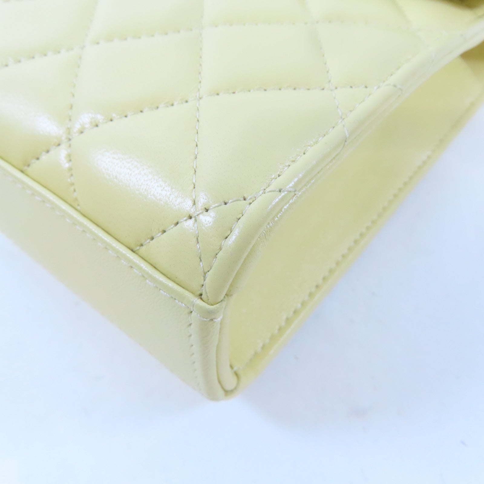 CHANEL 菱格羊皮皮革Phone Holder Shoulder Bag金扣鏈帶肩背袋黃色