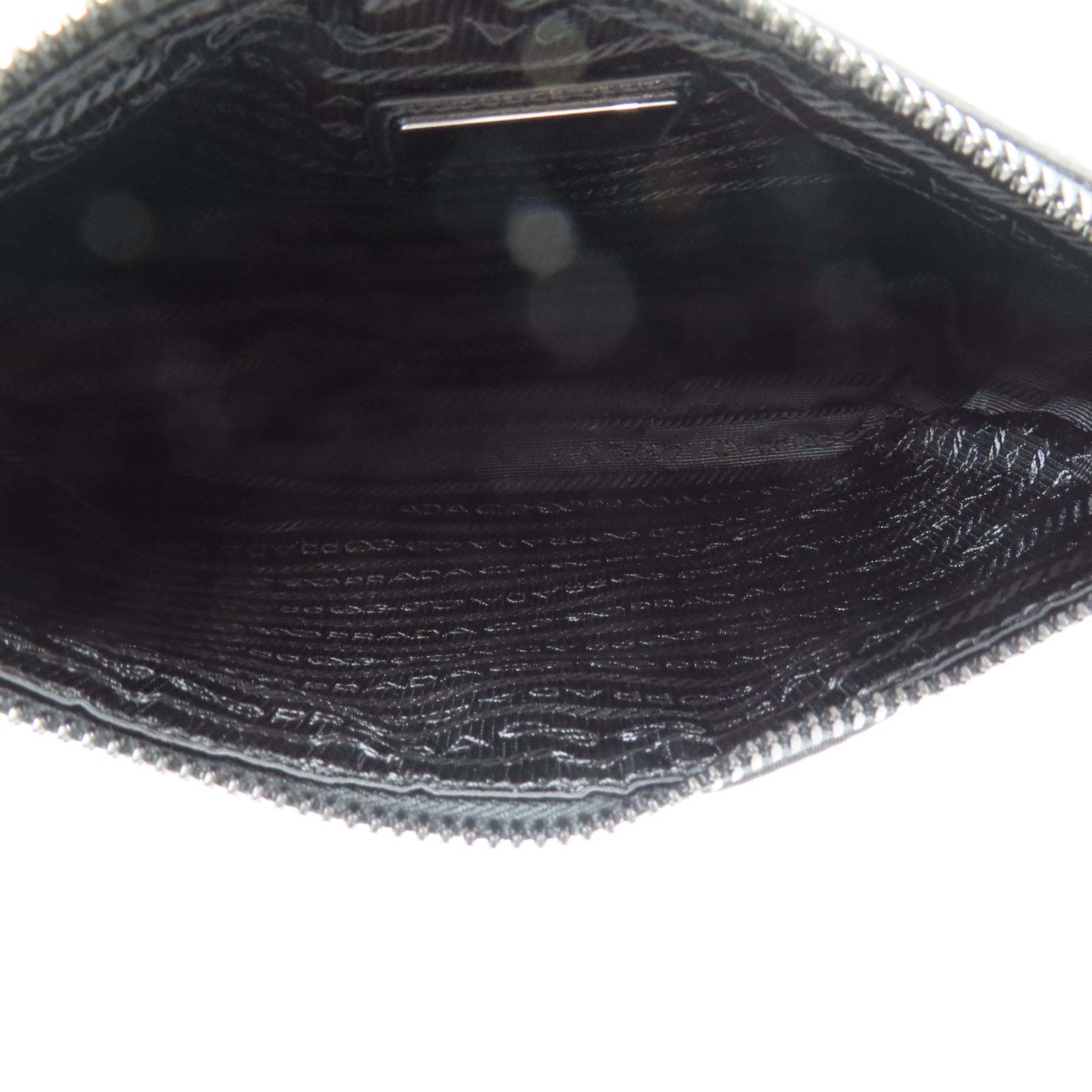 PRADA 尼龍/Saffiano皮革Re-Nylon and Saffiano Shoulder Bag銀扣肩背袋