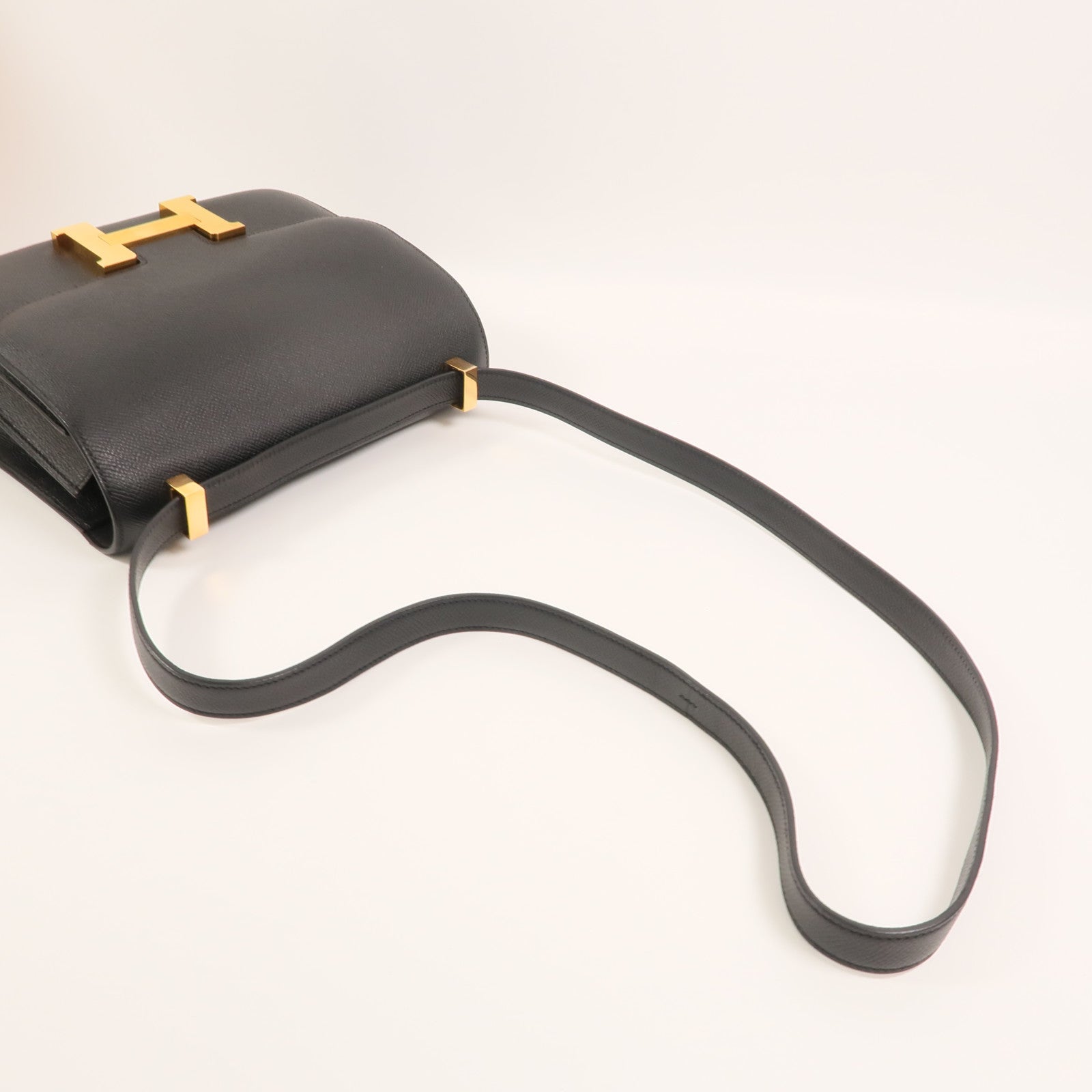 HERMES Epsom皮革Constance 24肩背袋Noir
