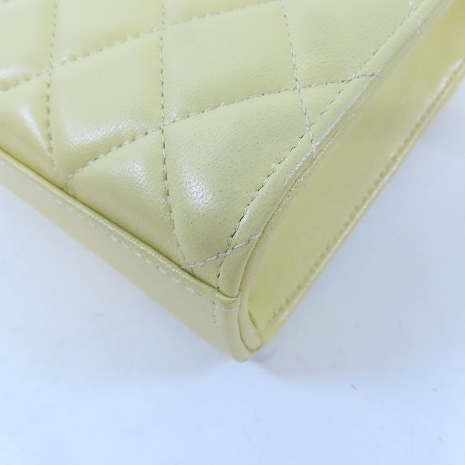 CHANEL 菱格羊皮皮革Phone Holder Shoulder Bag金扣鏈帶肩背袋黃色
