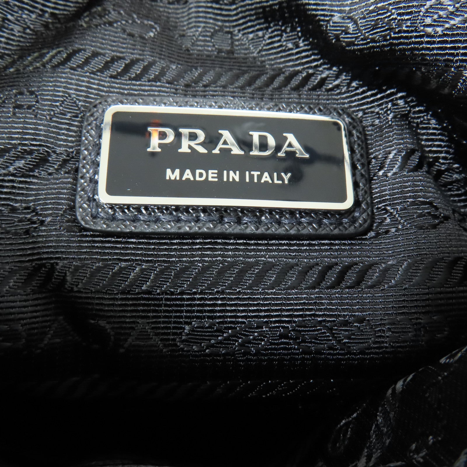 PRADA 尼龍/Saffiano皮革Re-Nylon and Saffiano Shoulder Bag銀扣肩背袋