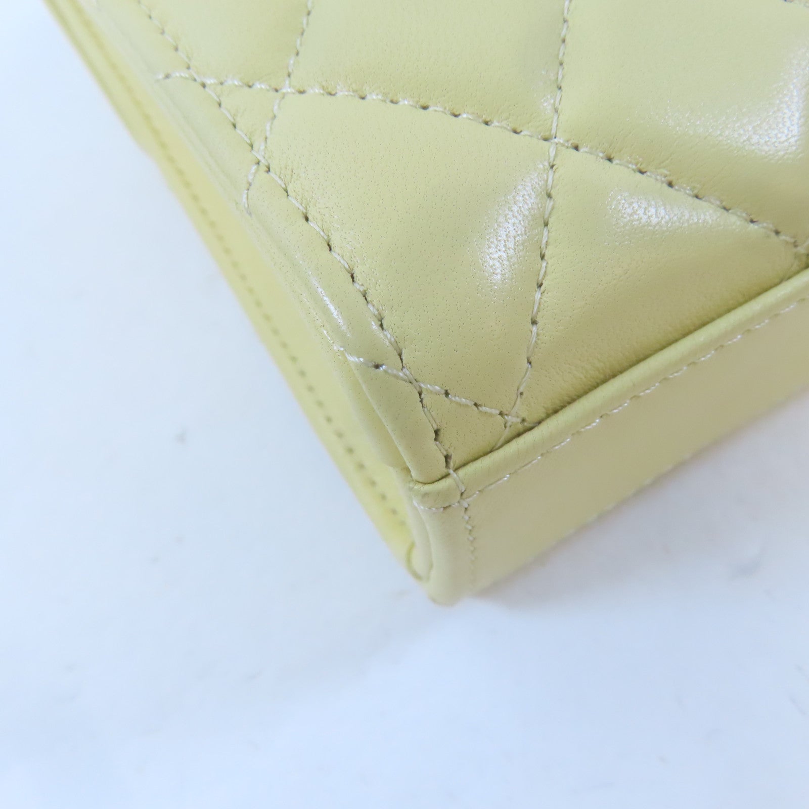 CHANEL 菱格羊皮皮革Phone Holder Shoulder Bag金扣鏈帶肩背袋黃色