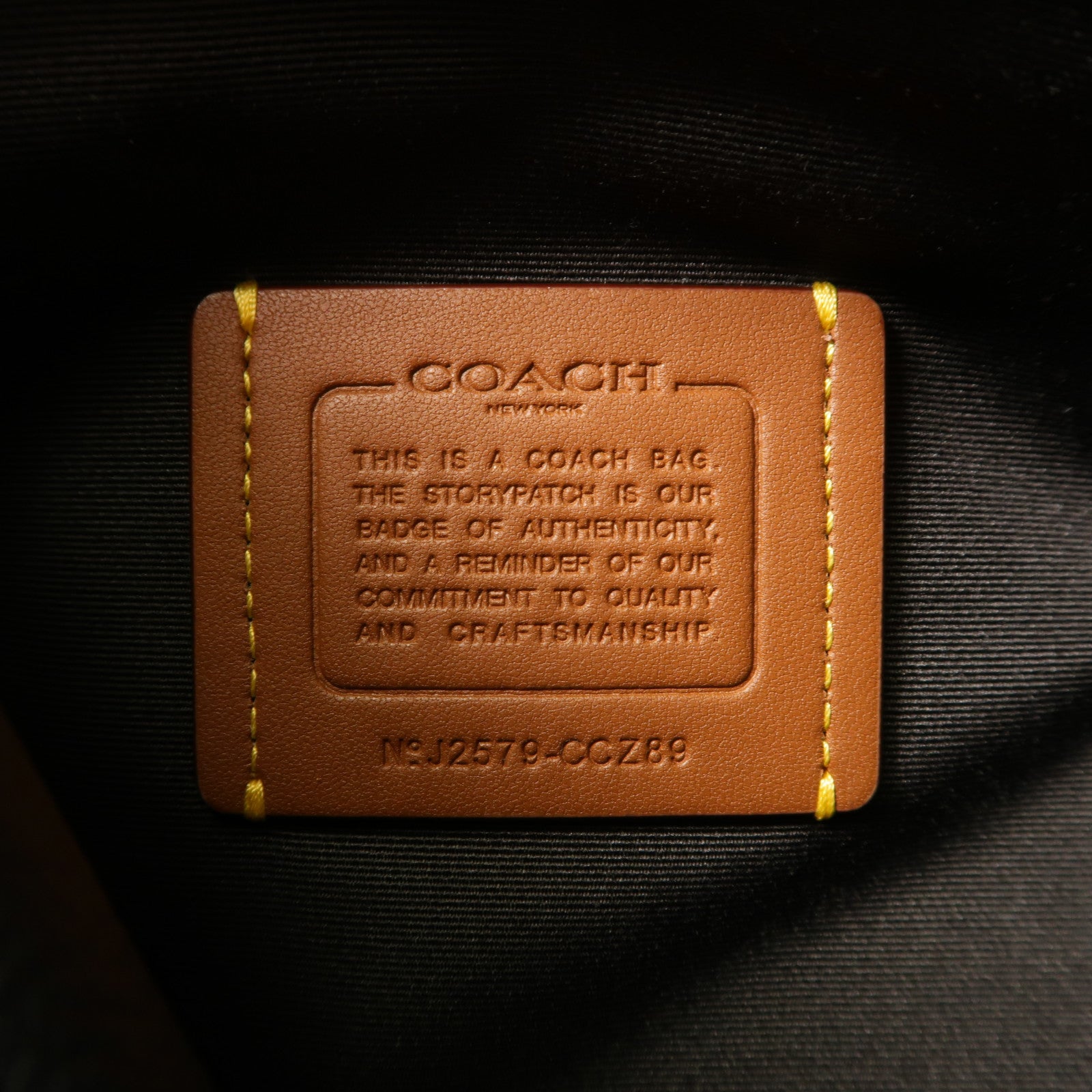 COACH 麂皮皮革/牛皮皮革Rowan Bucket Bag With Cherry Charm銀扣手挽肩背兩用袋