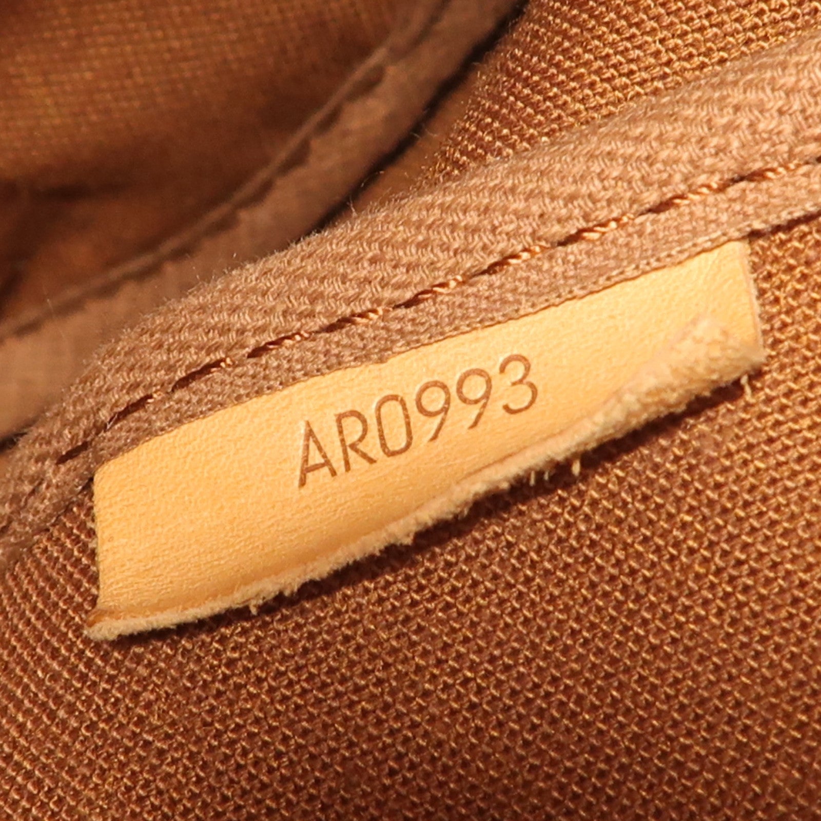 LOUIS VUITTON Monogram Saumur 30金扣肩背袋