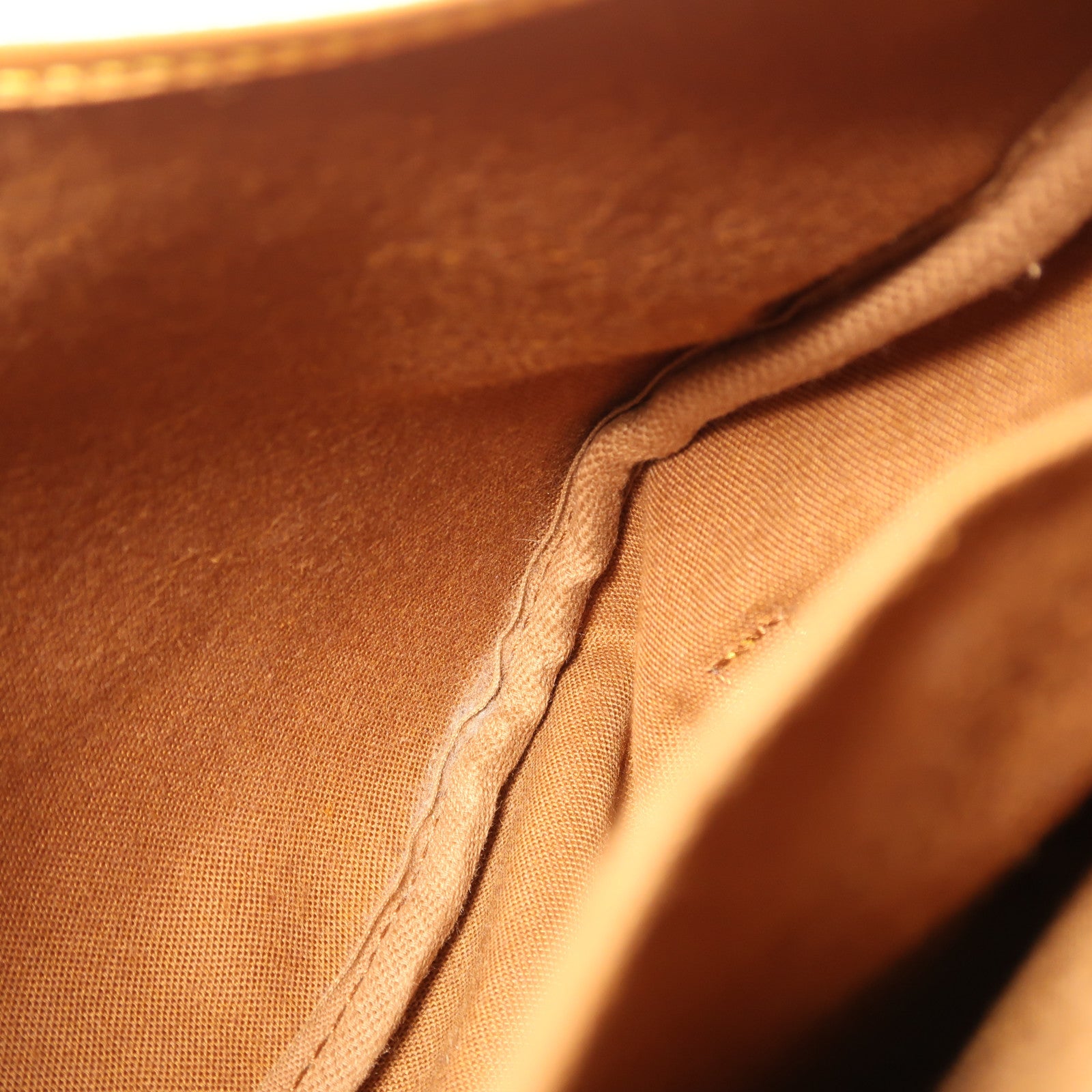 LOUIS VUITTON Monogram Saumur 30金扣肩背袋