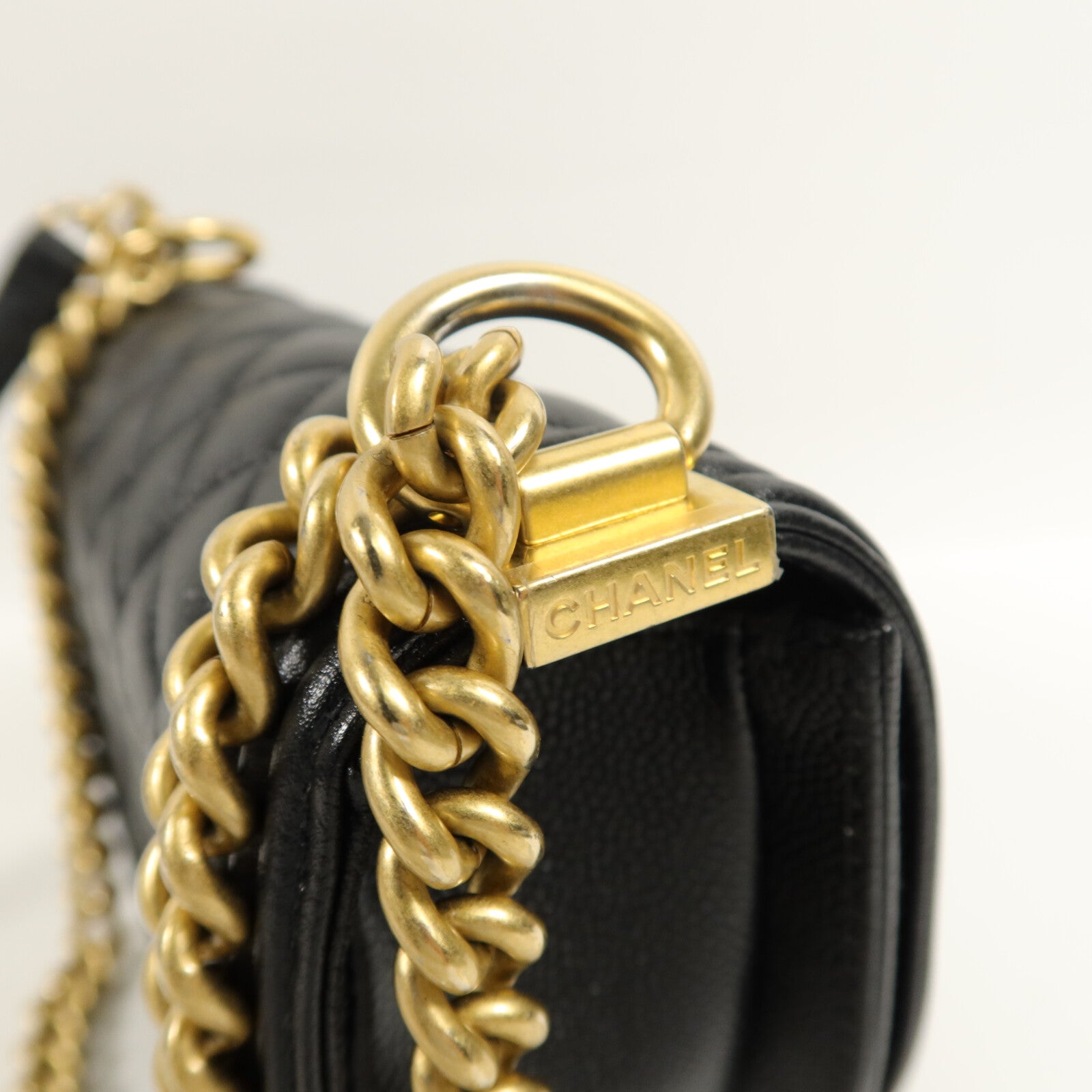 CHANEL 牛皮皮革Boy Messenger鏈帶肩背袋