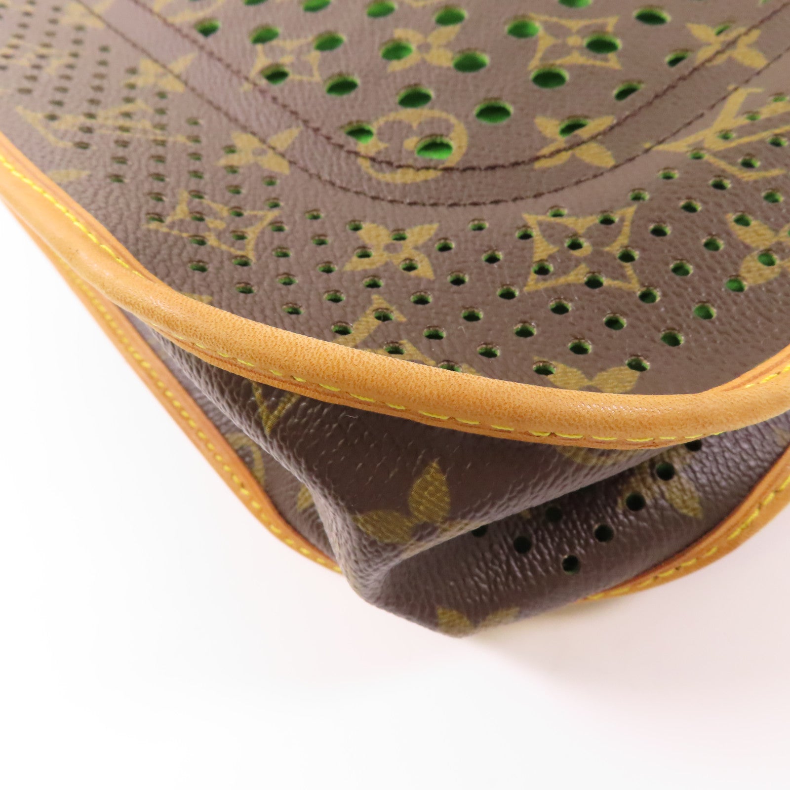LOUIS VUITTON Monogram Perfo Musette金扣肩背袋